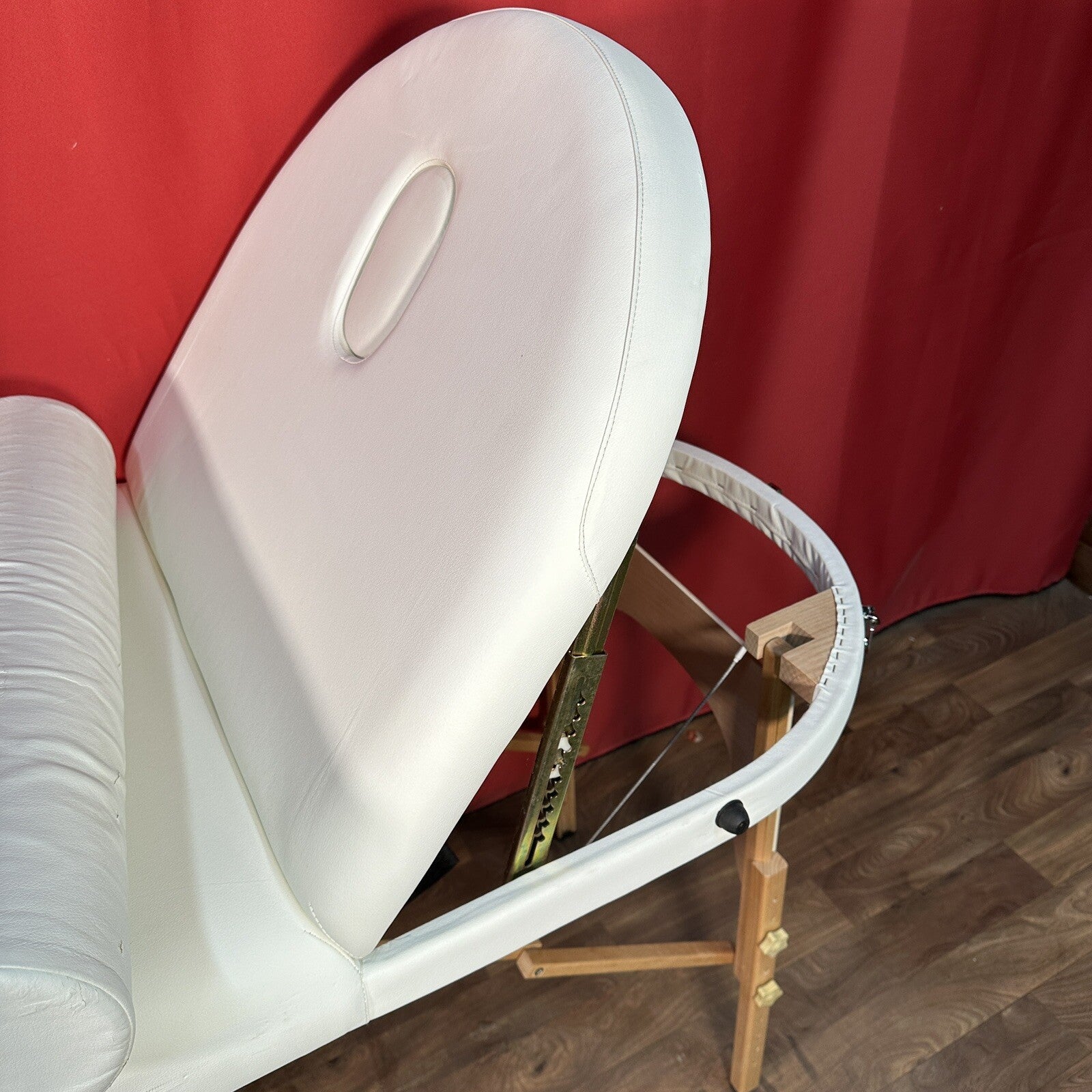 Tahiti Portable Massage Table | White Faux Leather | Height Adjustable | Used | Beauty Therapy