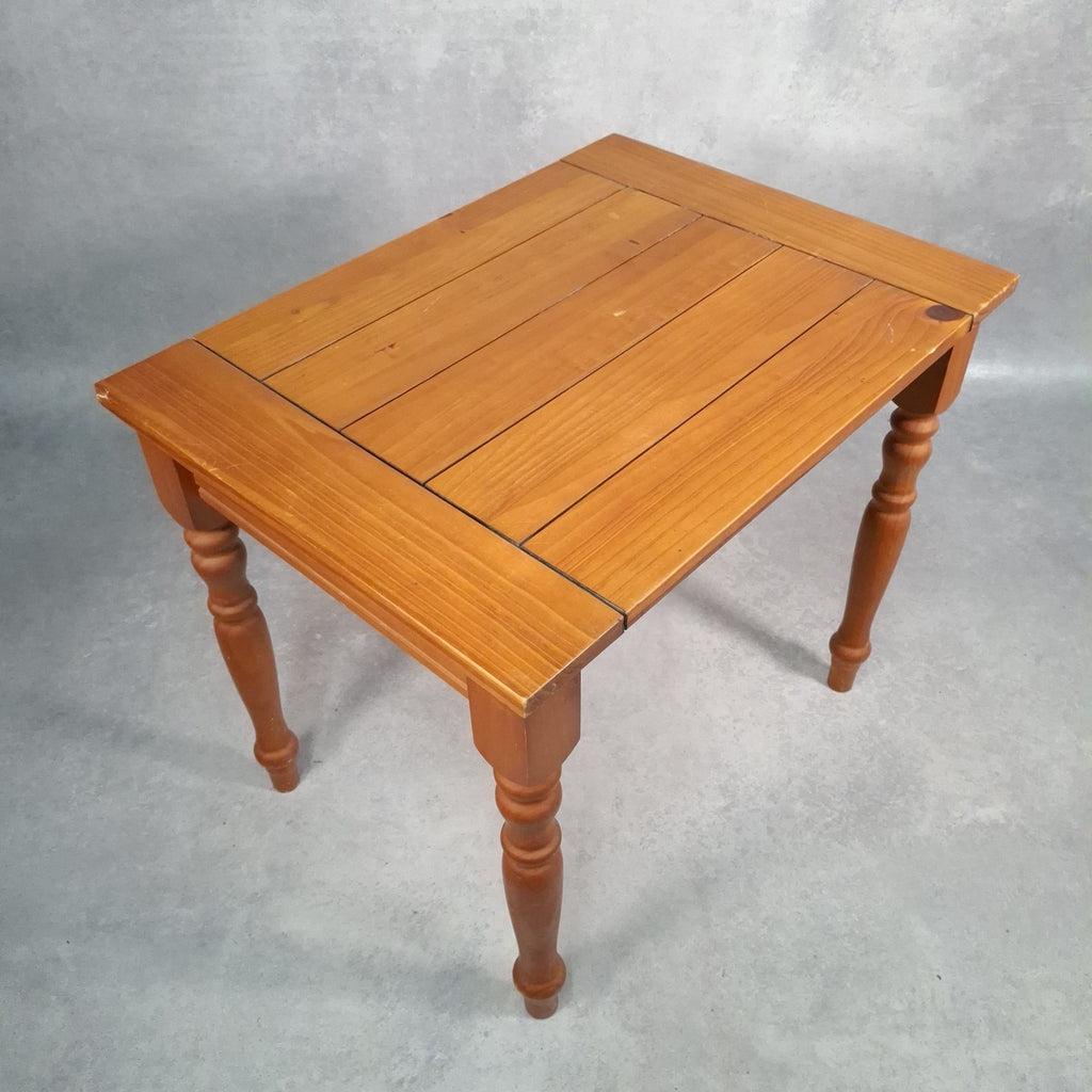 Vintage Solid Pine Nest of 3 Tables Rustic Farmhouse Country Turned Legs