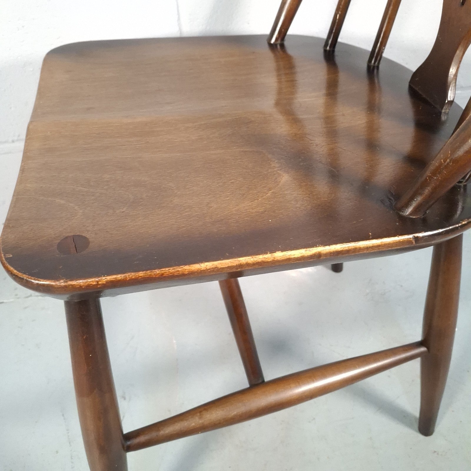 Ercol Blue Label Fleur De Lys Windsor Dining Kitchen Farmhouse Rustic Chair Prop