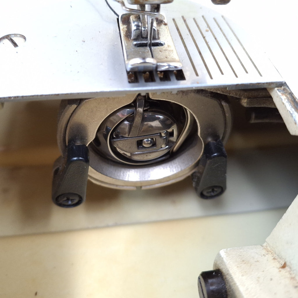 Riccar 510 Super Z Stretch Vintage Sewing Machine with Case & Foot Pedal – 1960s/70s | Used