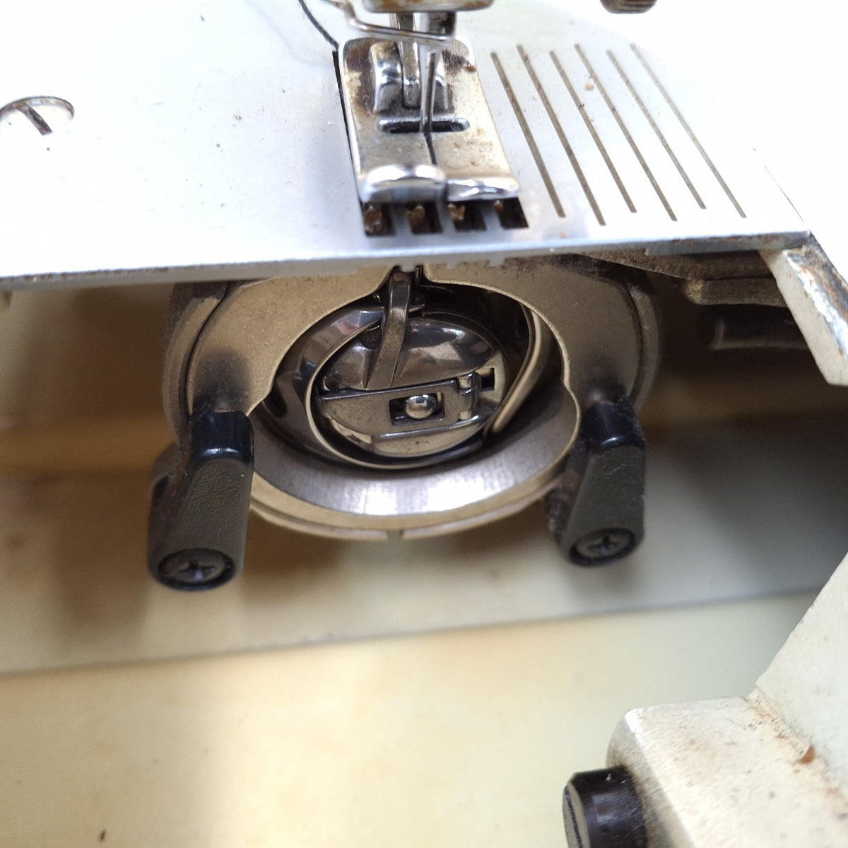 Riccar 510 Super Z Stretch Vintage Sewing Machine with Case & Foot Pedal – 1960s/70s | Used