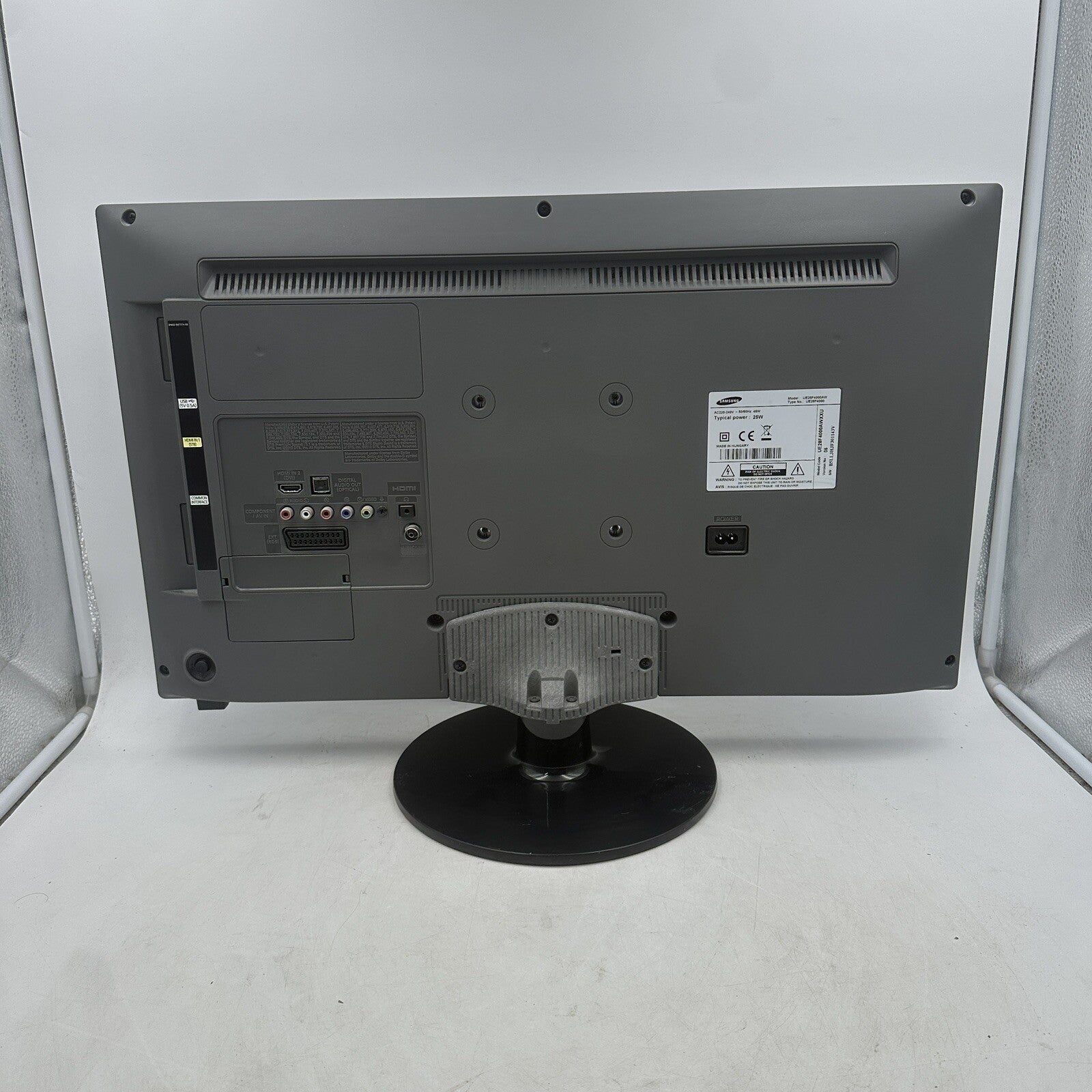 Samsung TV Model No. UE28F4000AW 28 inch, With Remote