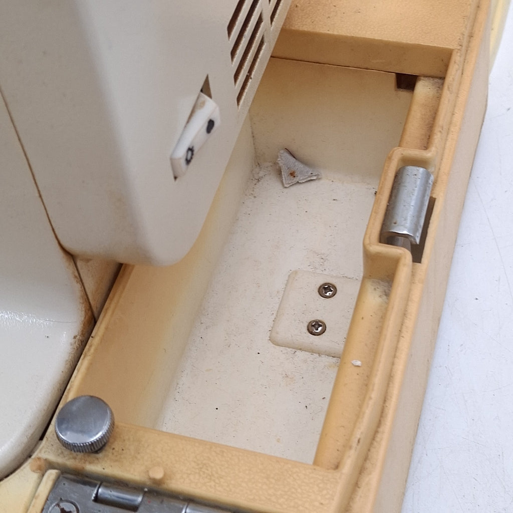 Riccar 510 Super Z Stretch Vintage Sewing Machine with Case & Foot Pedal – 1960s/70s | Used