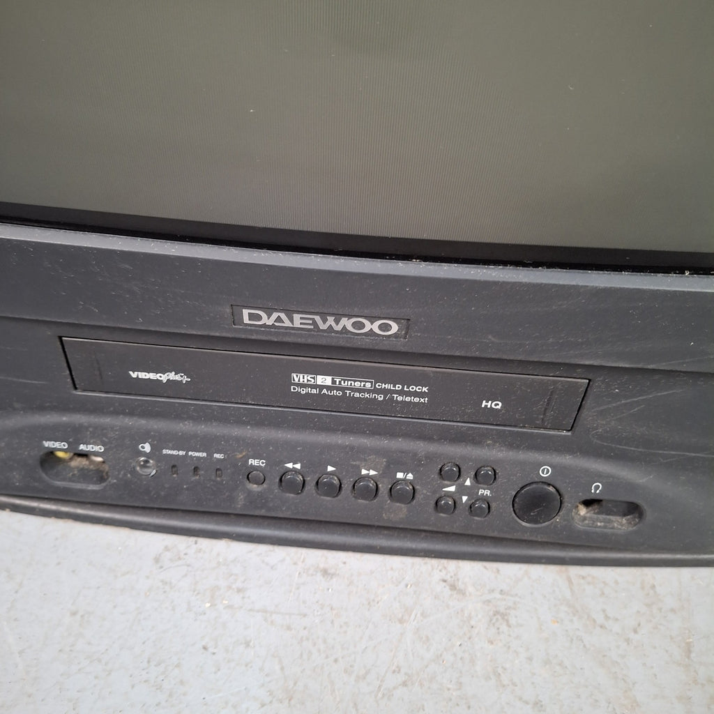 Daewoo GB21F1T2 21” CRT 21” TV for Spares or Repair Retro Gaming Display Prop