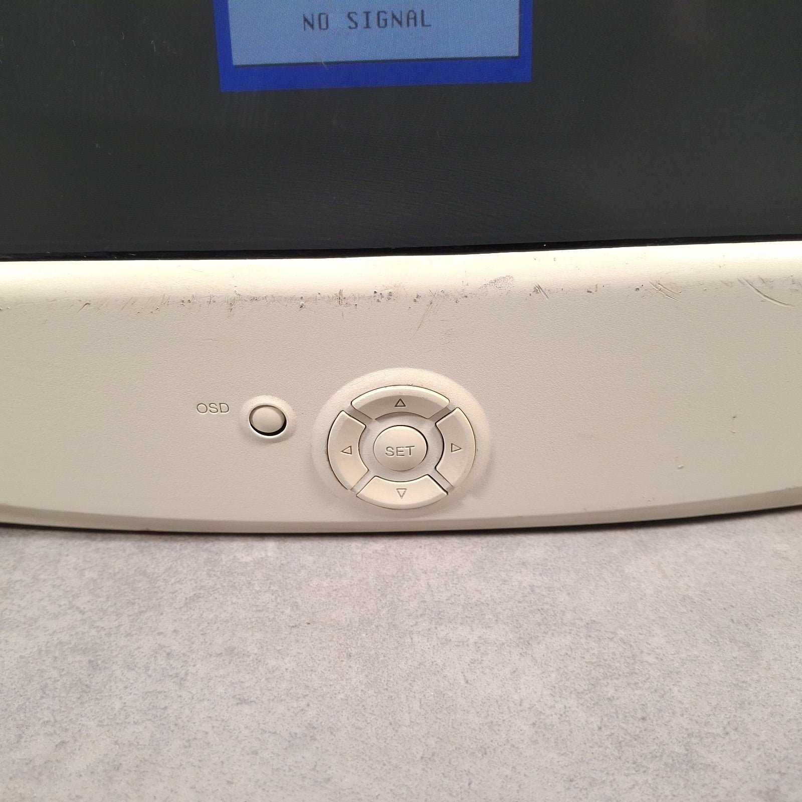 CRT Monitor 17” VGA Retro Gaming PC RM RM700-A Beige 2001