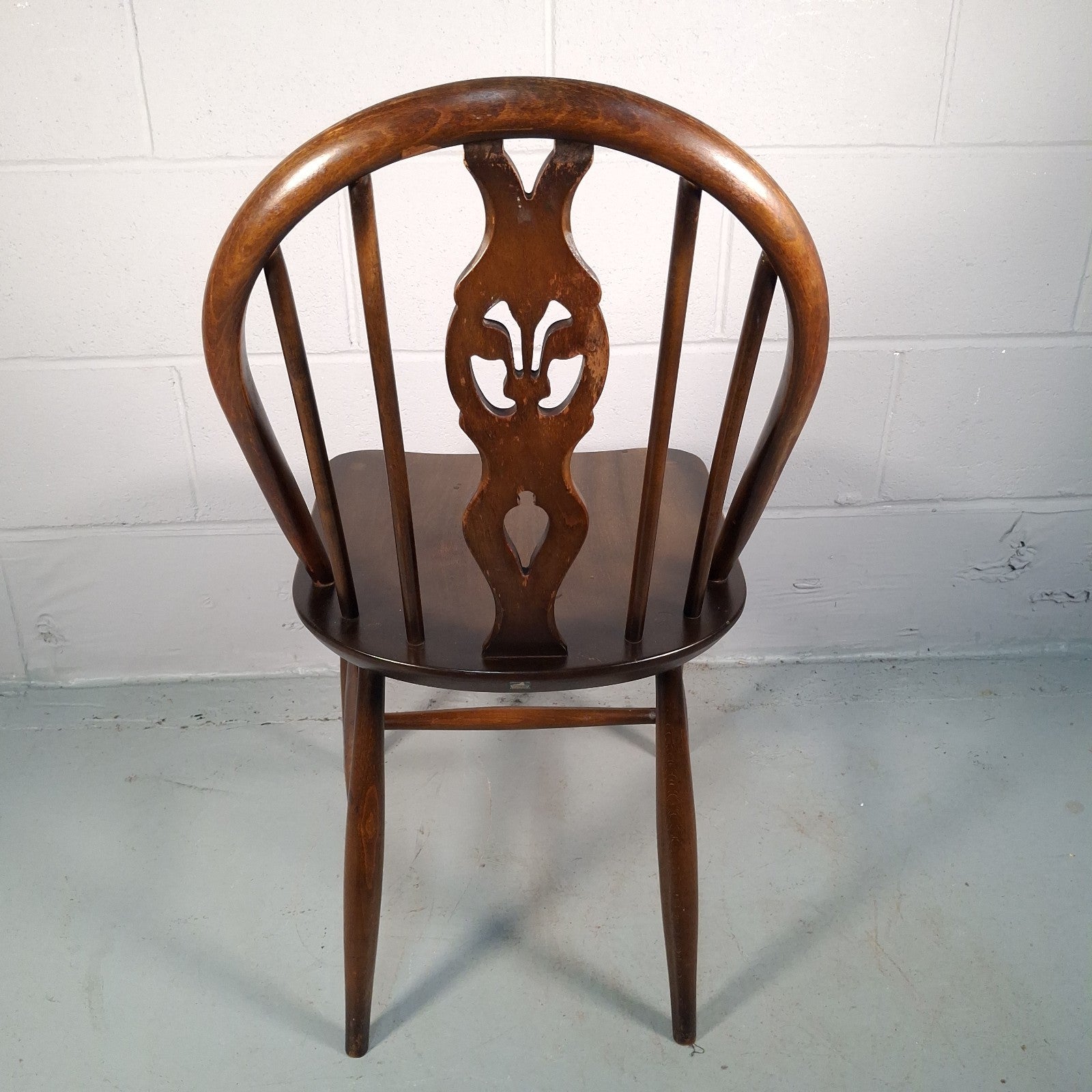 Ercol Blue Label Fleur De Lys Windsor Dining Kitchen Farmhouse Rustic Chair Prop