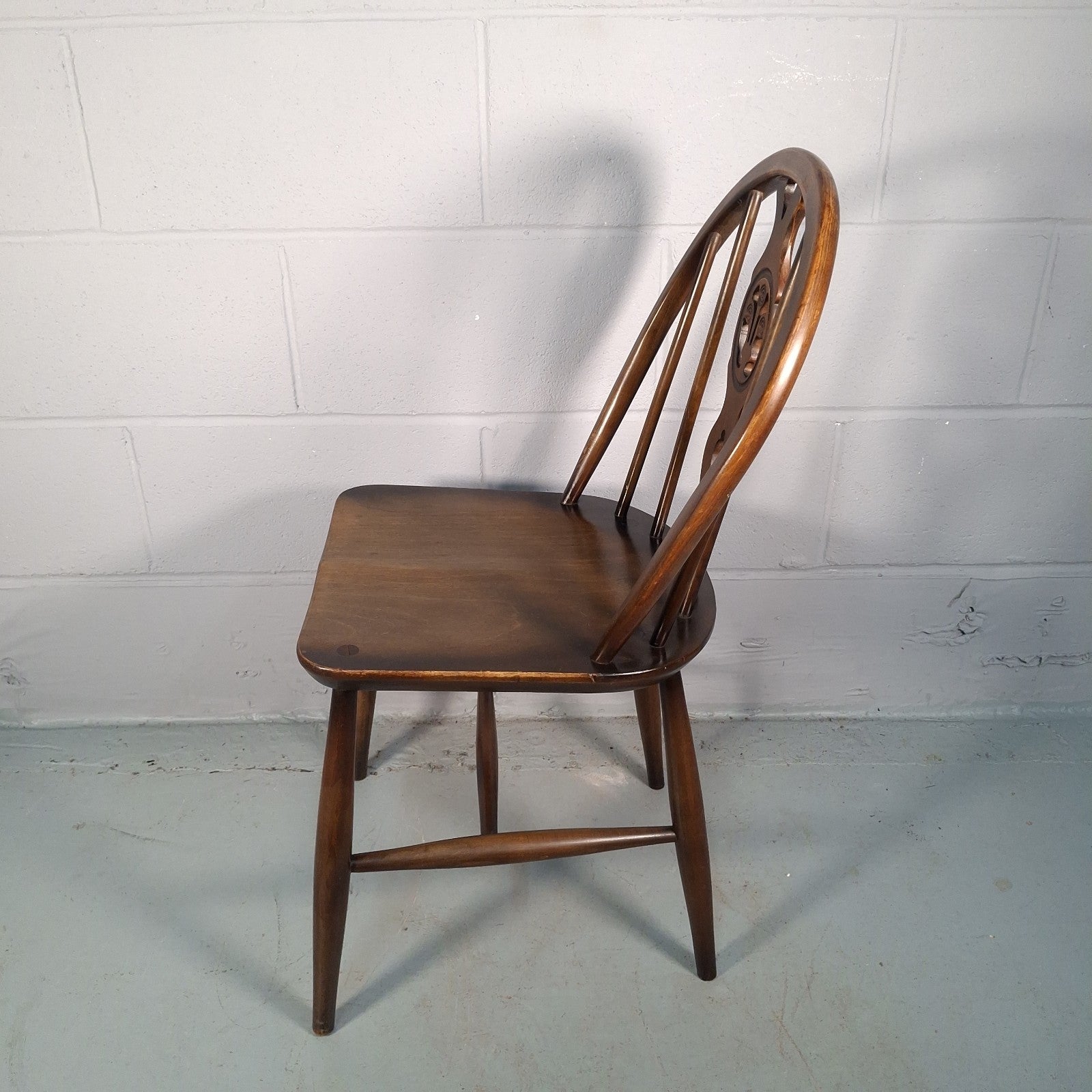 Ercol Blue Label Fleur De Lys Windsor Dining Kitchen Farmhouse Rustic Chair Prop