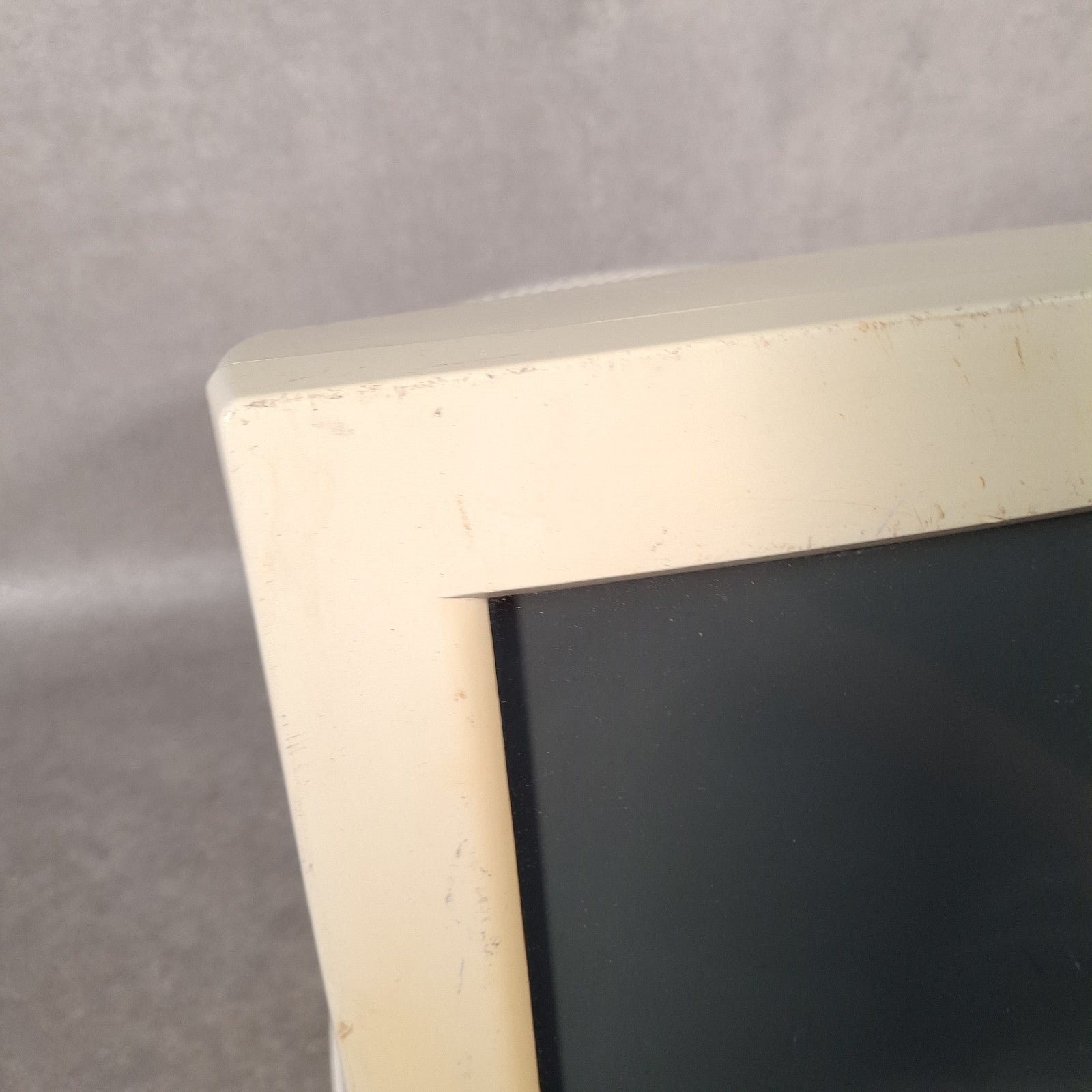 CRT Monitor 17” VGA Retro Gaming PC RM RM700-A Beige 2001