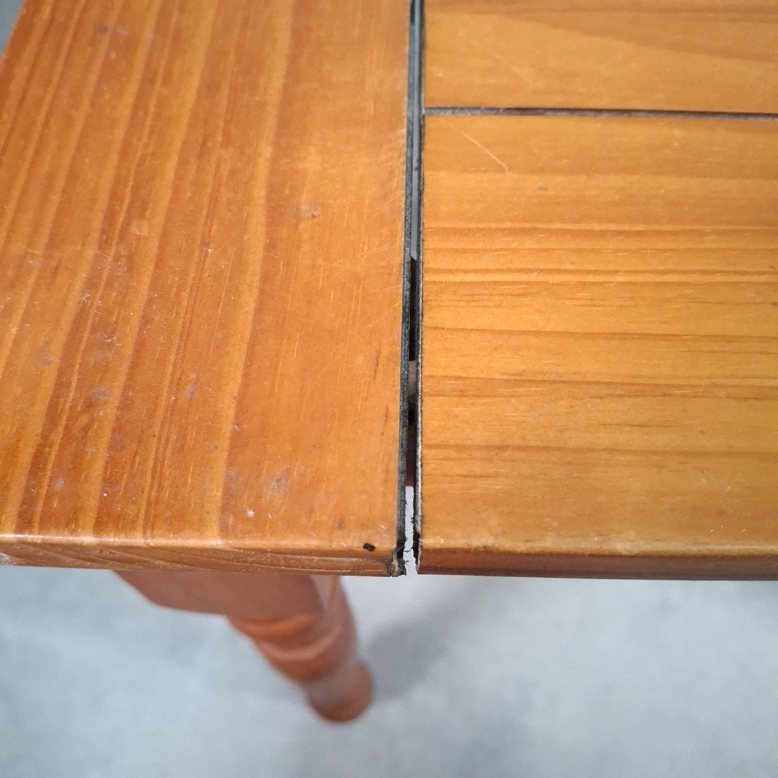 Vintage Solid Pine Nest of 3 Tables Rustic Farmhouse Country Turned Legs