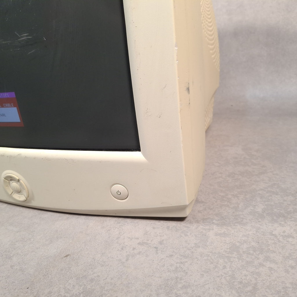 CRT Monitor 17” VGA Retro Gaming PC RM RM700-A Beige 2001
