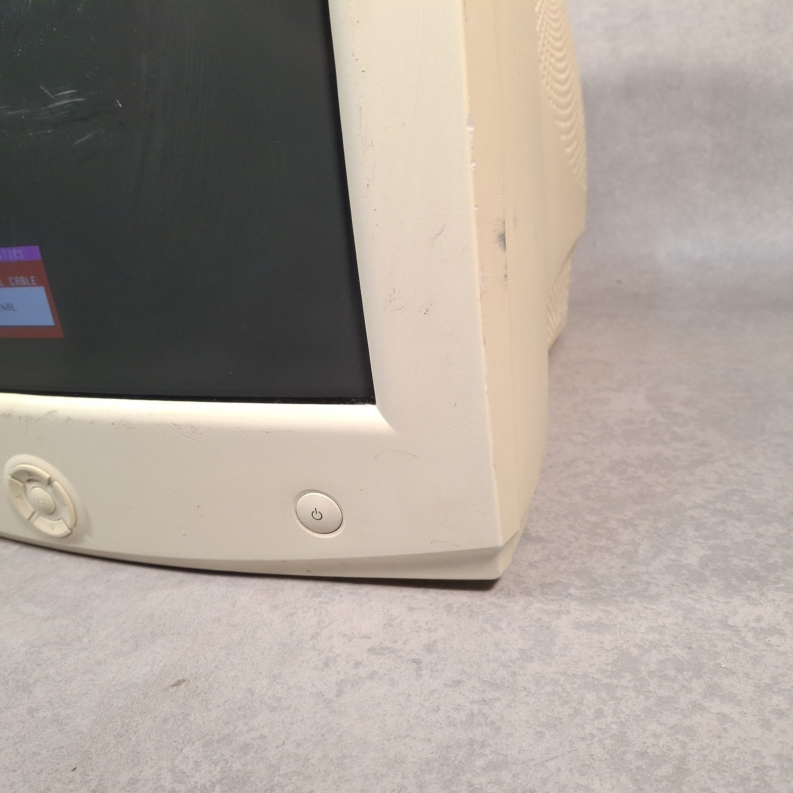 CRT Monitor 17” VGA Retro Gaming PC RM RM700-A Beige 2001