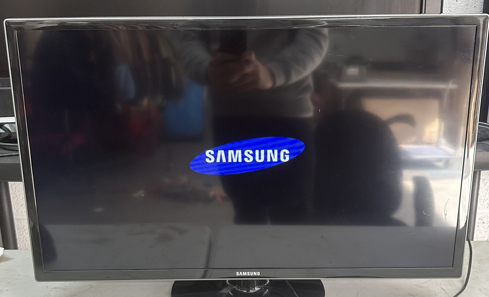 Samsung TV Model No. UE28F4000AW 28 inch, With Remote