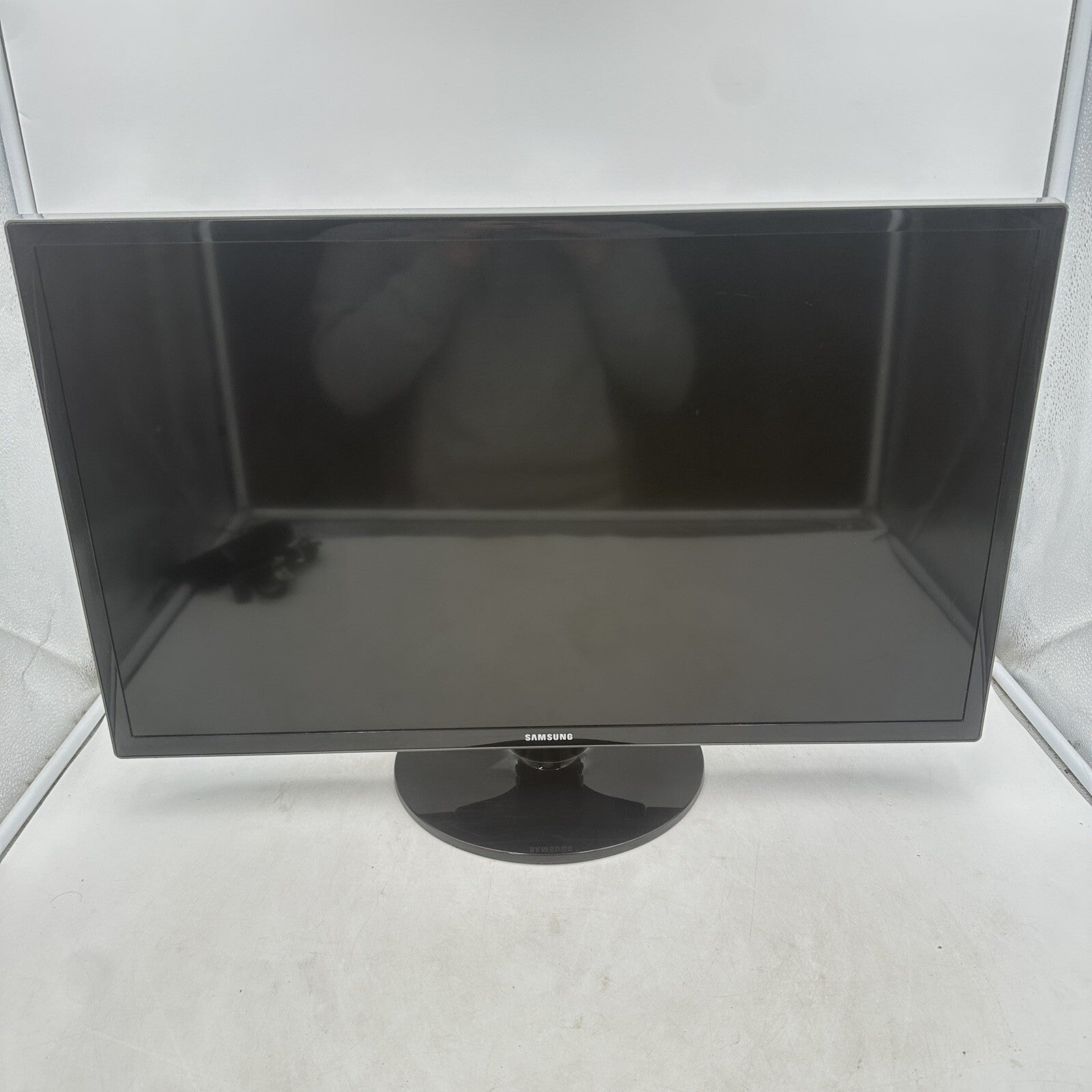 Samsung TV Model No. UE28F4000AW 28 inch, With Remote