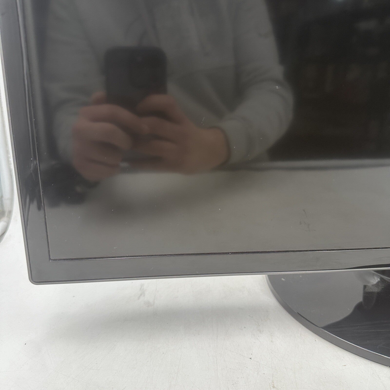 Samsung TV Model No. UE28F4000AW 28 inch, With Remote