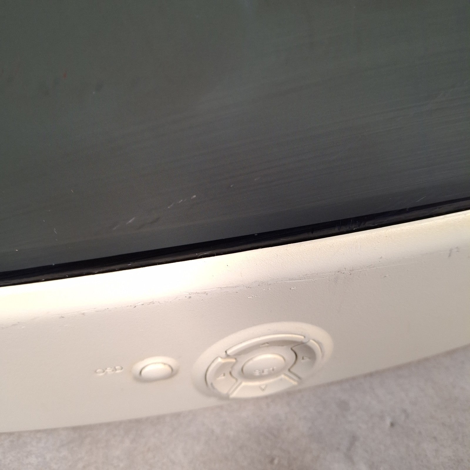 RM RM700 17" CRT VGA Monitor | Beige | c.2001 | Faulty / For Parts | Retro Vintage PC