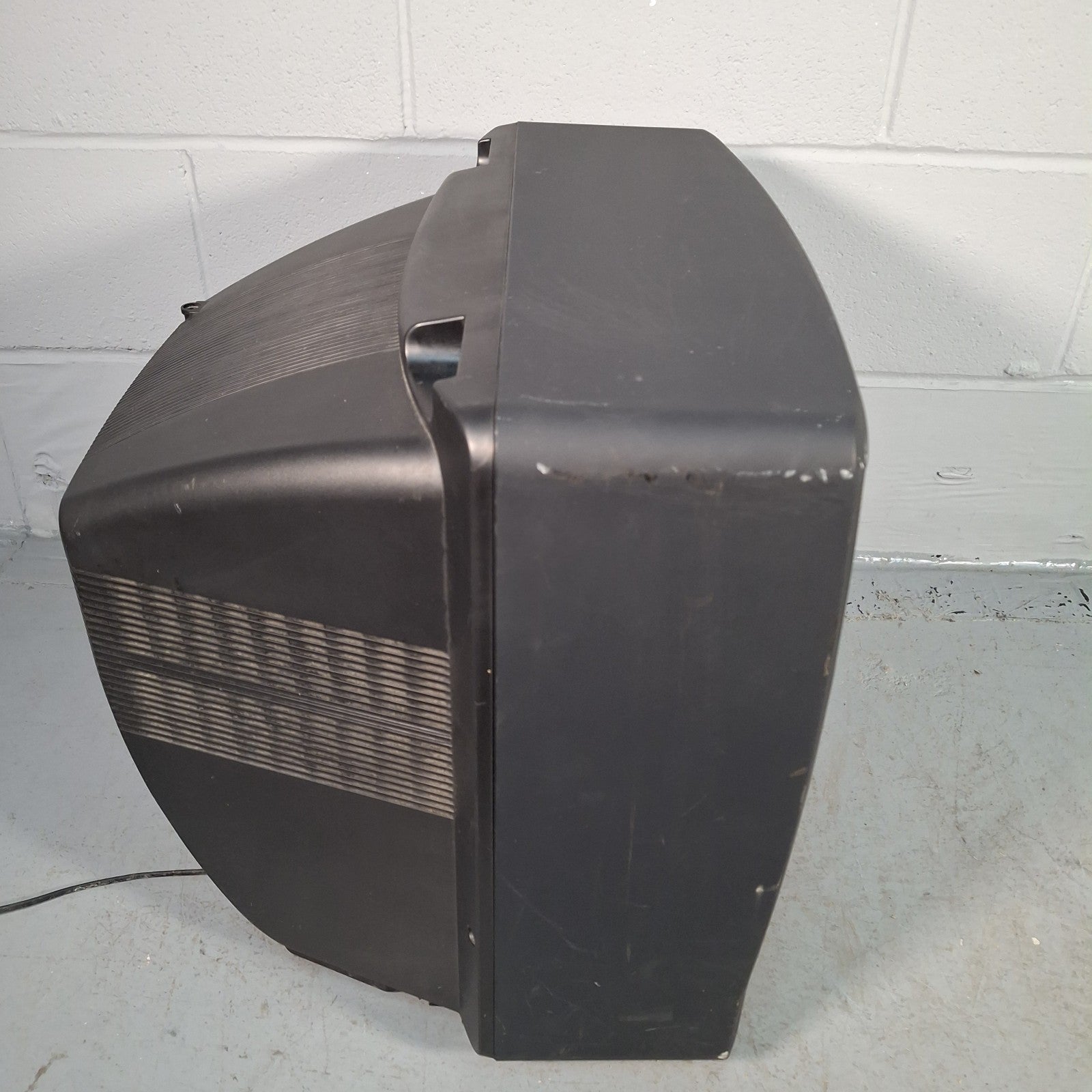 Daewoo GB21F1T2 21” CRT 21” TV for Spares or Repair Retro Gaming Display Prop