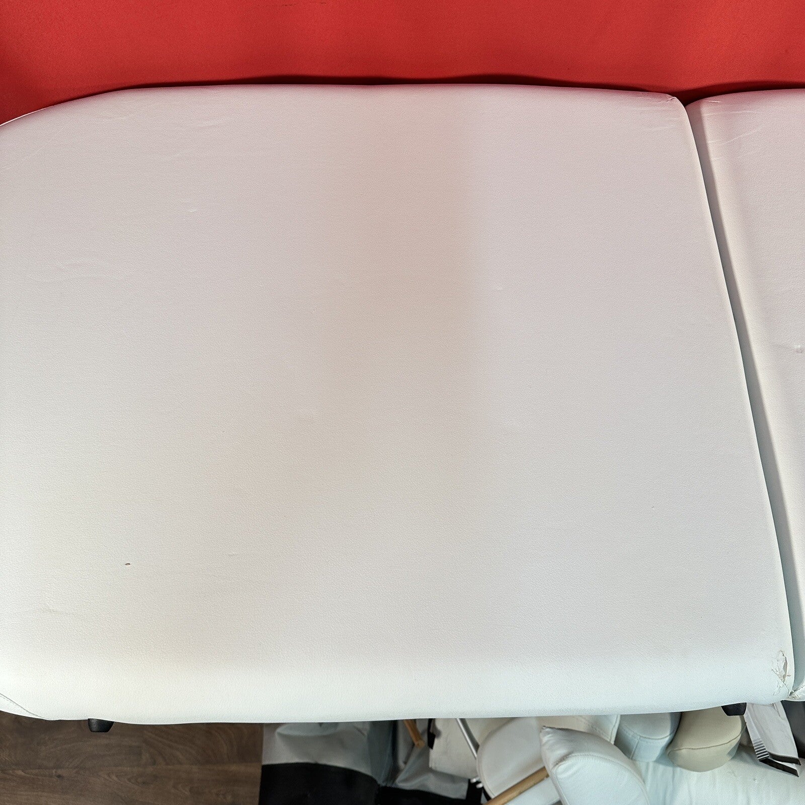 Tahiti Portable Massage Table | White Faux Leather | Height Adjustable | Used | Beauty Therapy