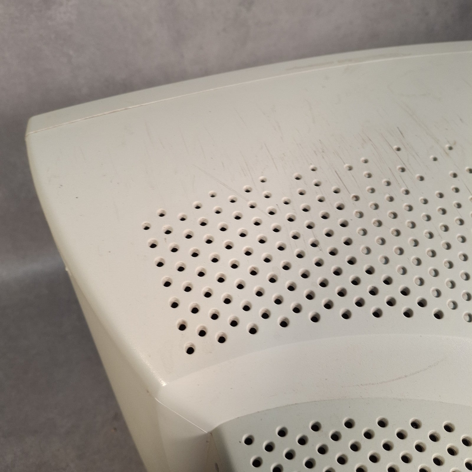 RM RM700-A 17" CRT VGA Monitor | Beige | 2001 | Retro PC & Vintage Gaming Display