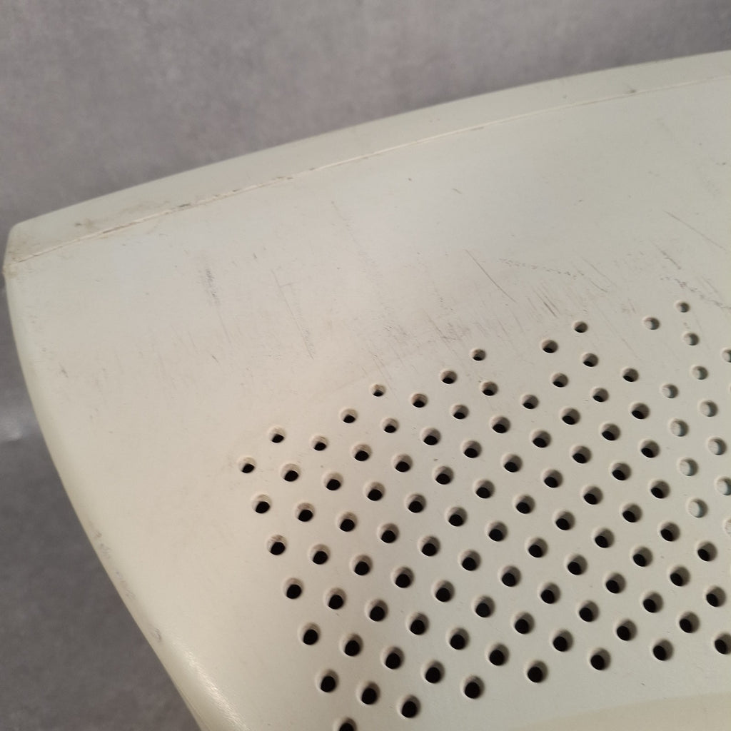 RM RM700-A 17" CRT Monitor | VGA | Beige | No Stand | Retro PC & Gaming | Used | Early 2000s