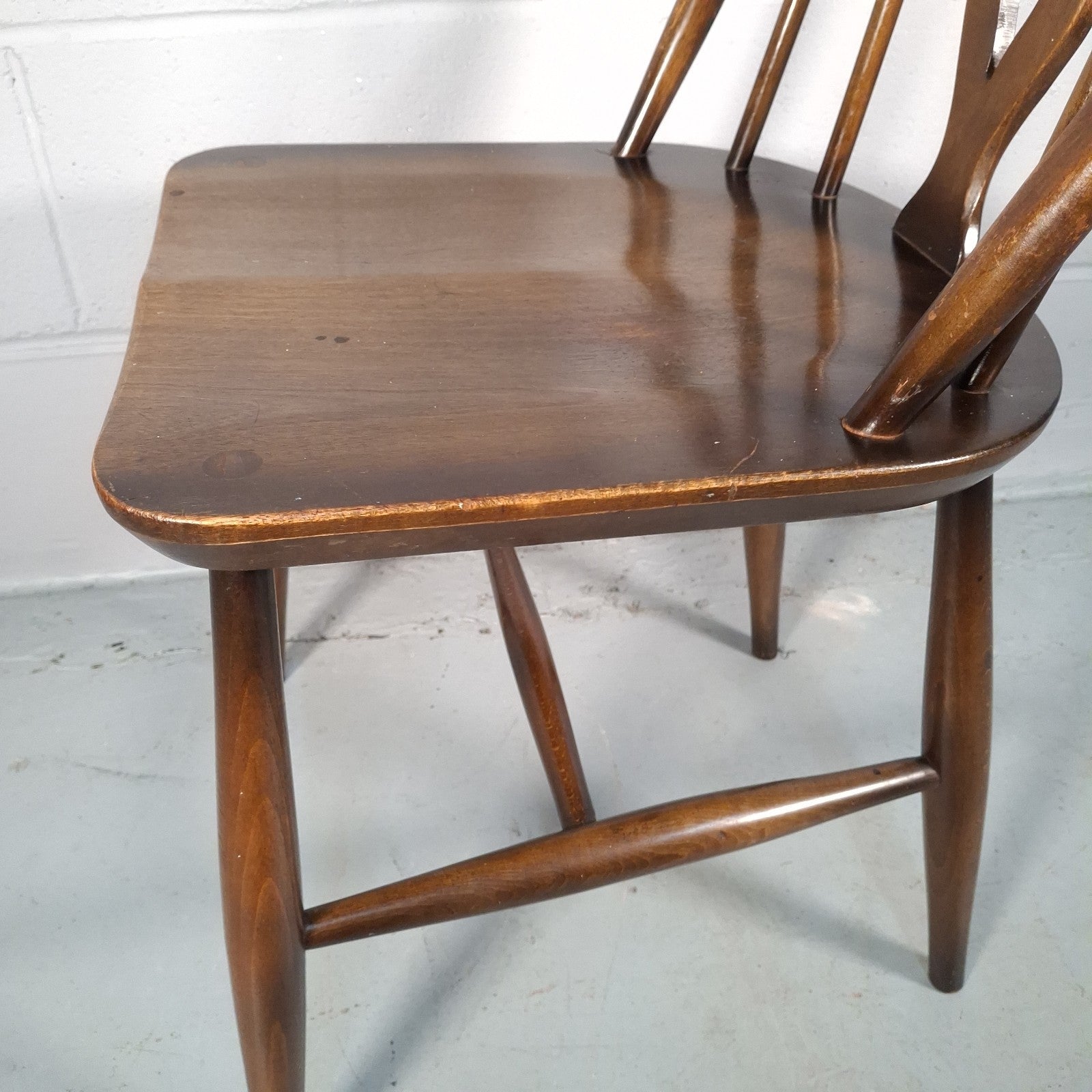 Ercol Blue Label Fleur De Lys Windsor Dining Kitchen Farmhouse Rustic Chair Prop