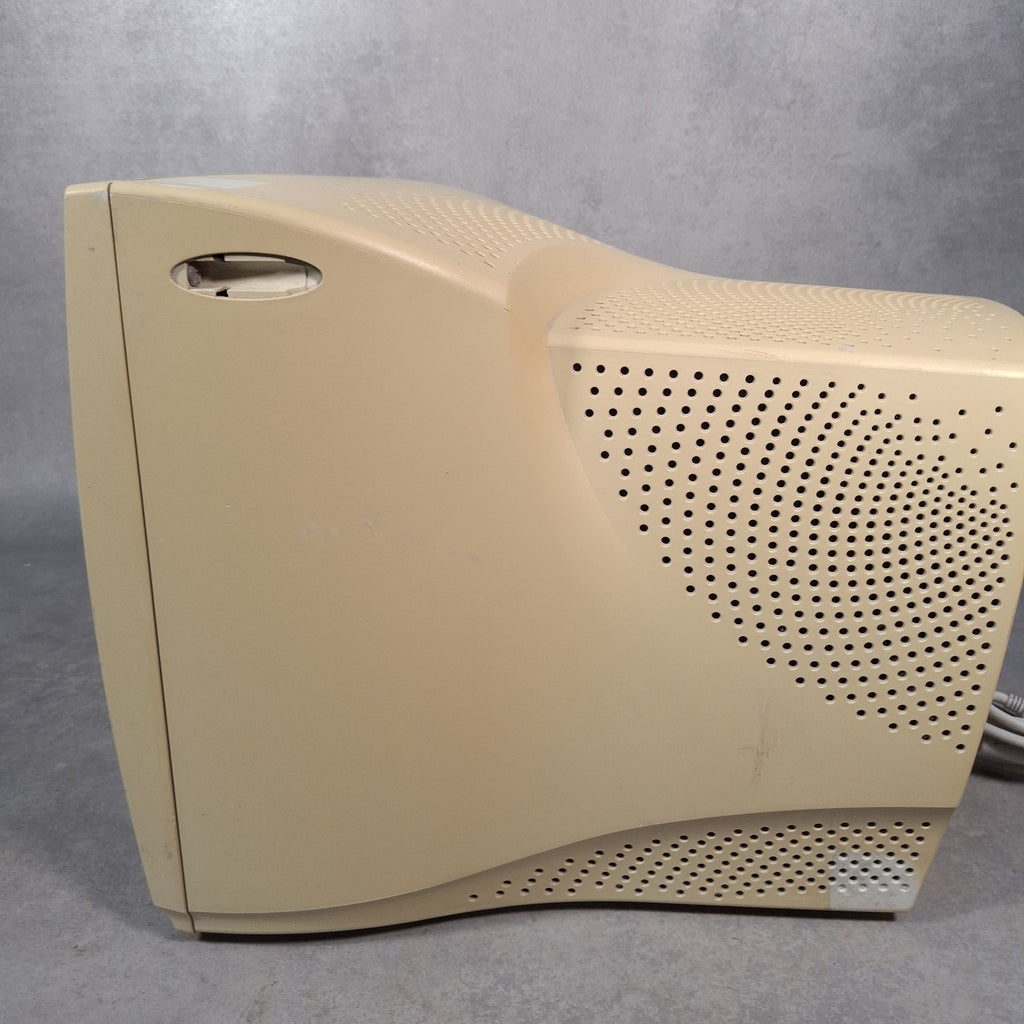 RM RM700 17" CRT VGA Monitor | Beige | c.2001 | Faulty / For Parts | Retro Vintage PC