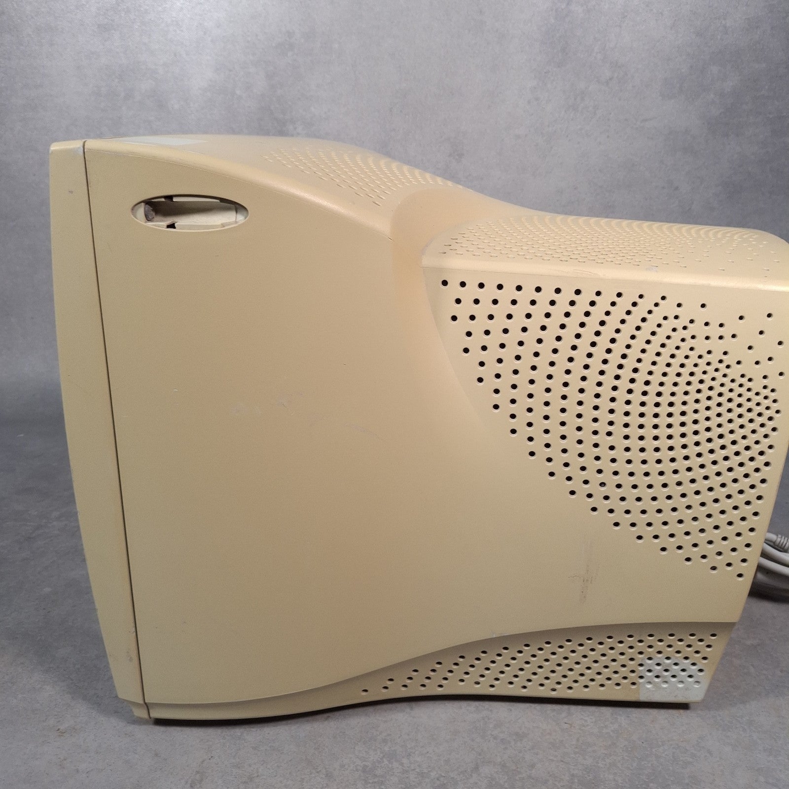 RM RM700 17" CRT VGA Monitor | Beige | c.2001 | Faulty / For Parts | Retro Vintage PC