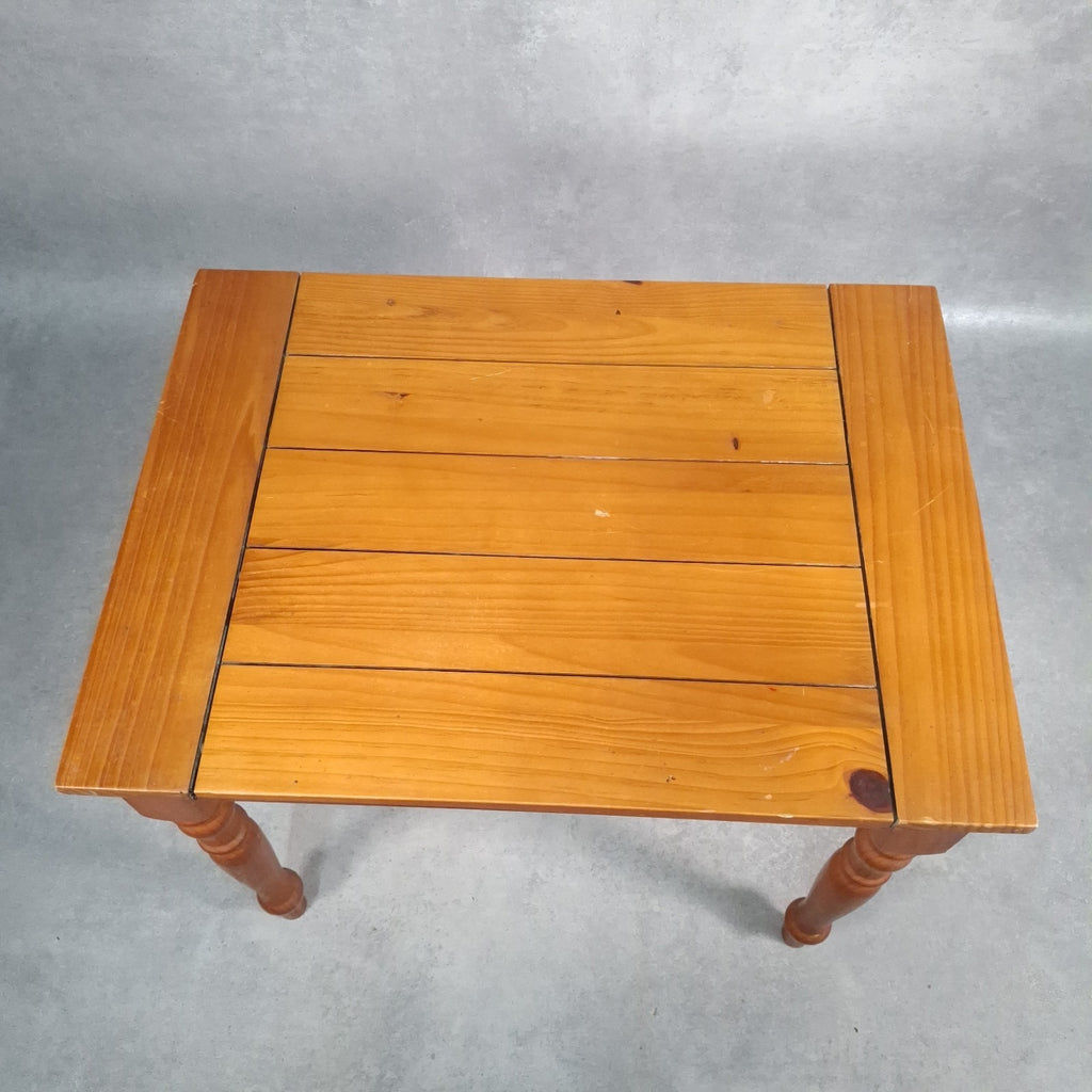 Vintage Solid Pine Nest of 3 Tables Rustic Farmhouse Country Turned Legs