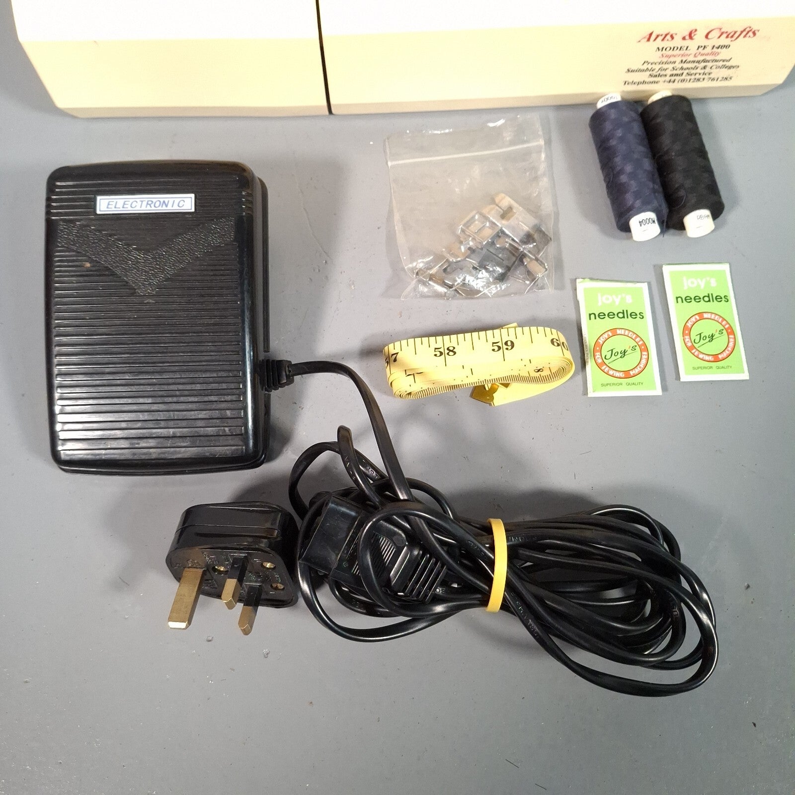 Joys PF-1400 Sewing Machine With Pedal, Instructions & Carry Bag