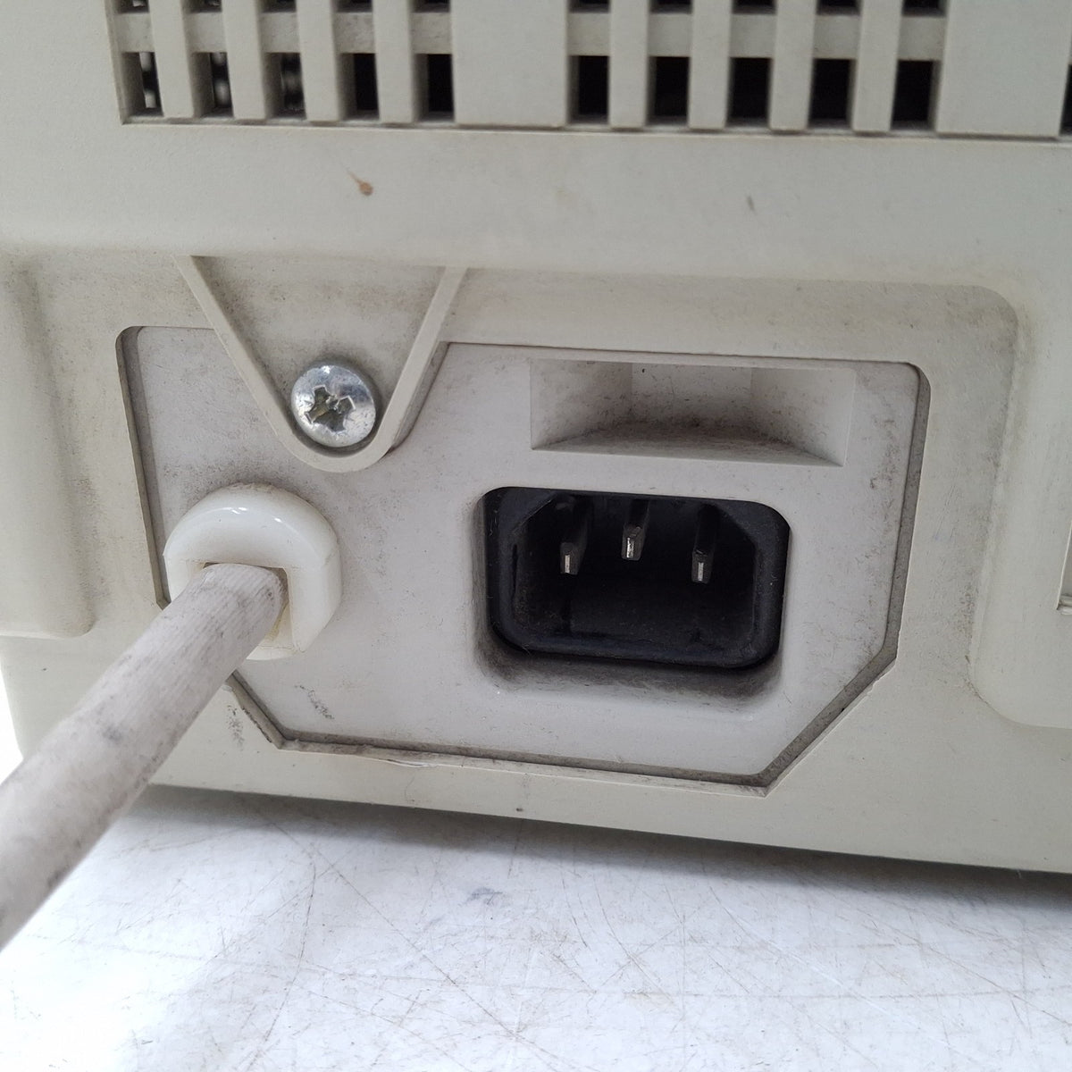 Apricot XJ54137 13" Colour CRT VGA Monitor - Spares or Repairs, Blank Screen Fault, Retro Prop, Used