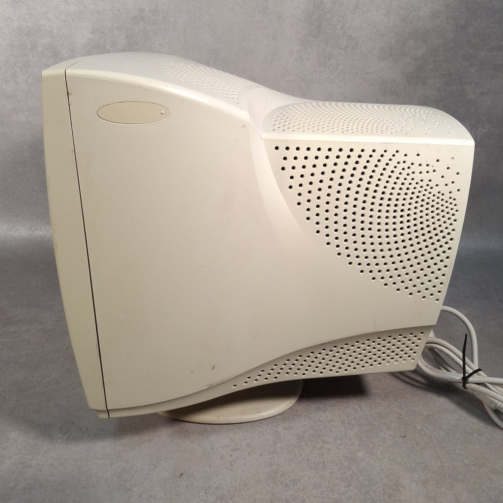 RM RM700-A 17" CRT VGA Monitor | Beige | 2001 | Retro PC & Vintage Gaming Display