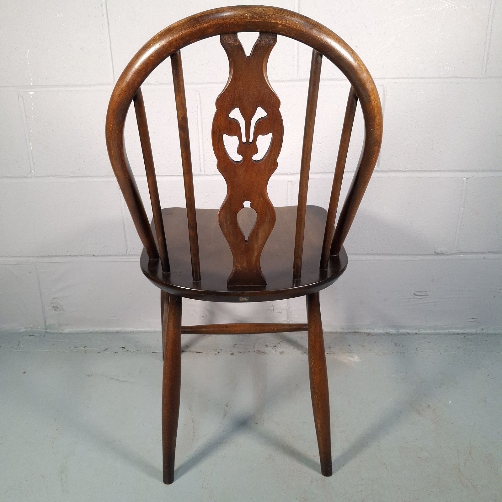 Ercol Blue Label Fleur De Lys Windsor Dining Kitchen Farmhouse Rustic Chair Prop