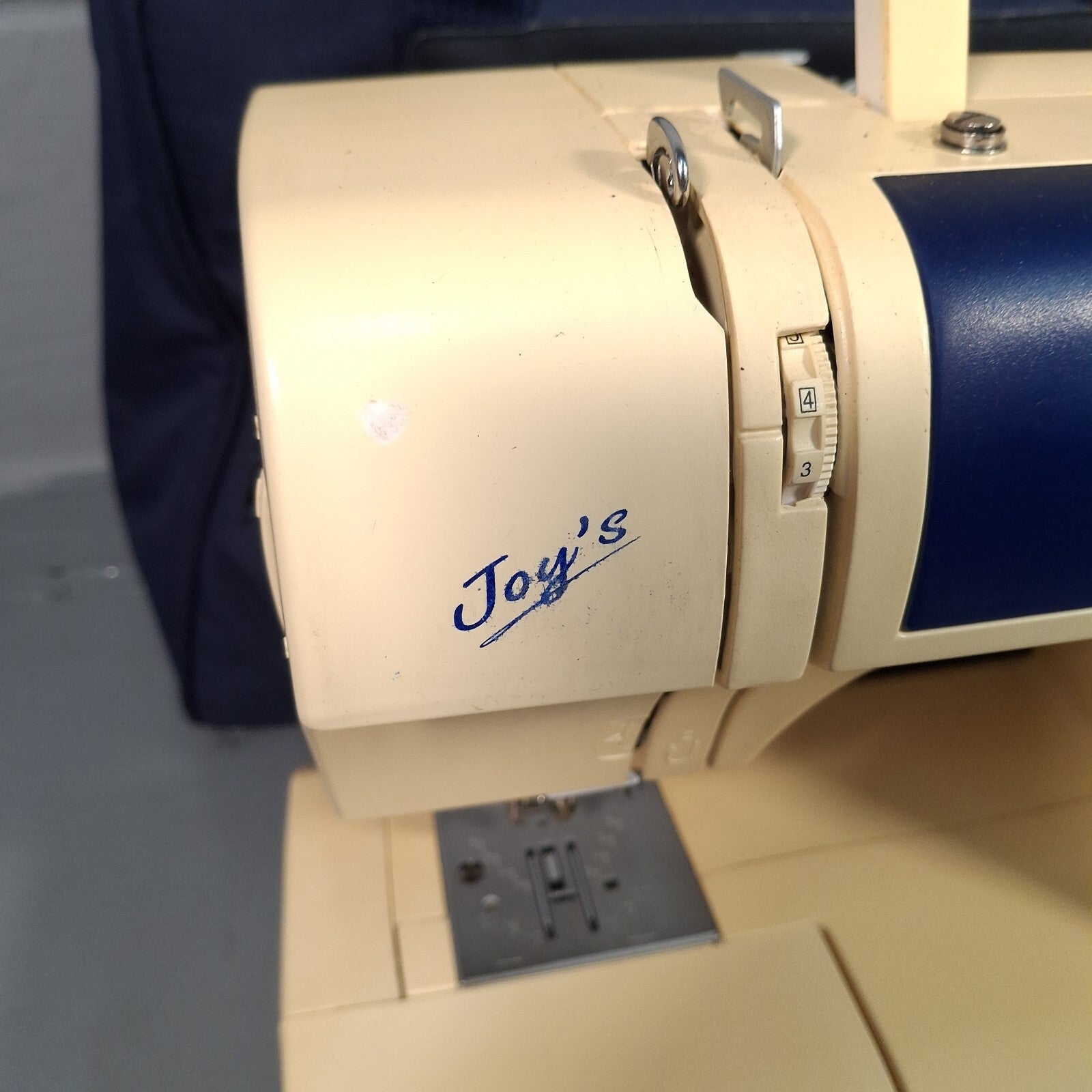 Joys PF-1400 Sewing Machine With Pedal, Instructions & Carry Bag