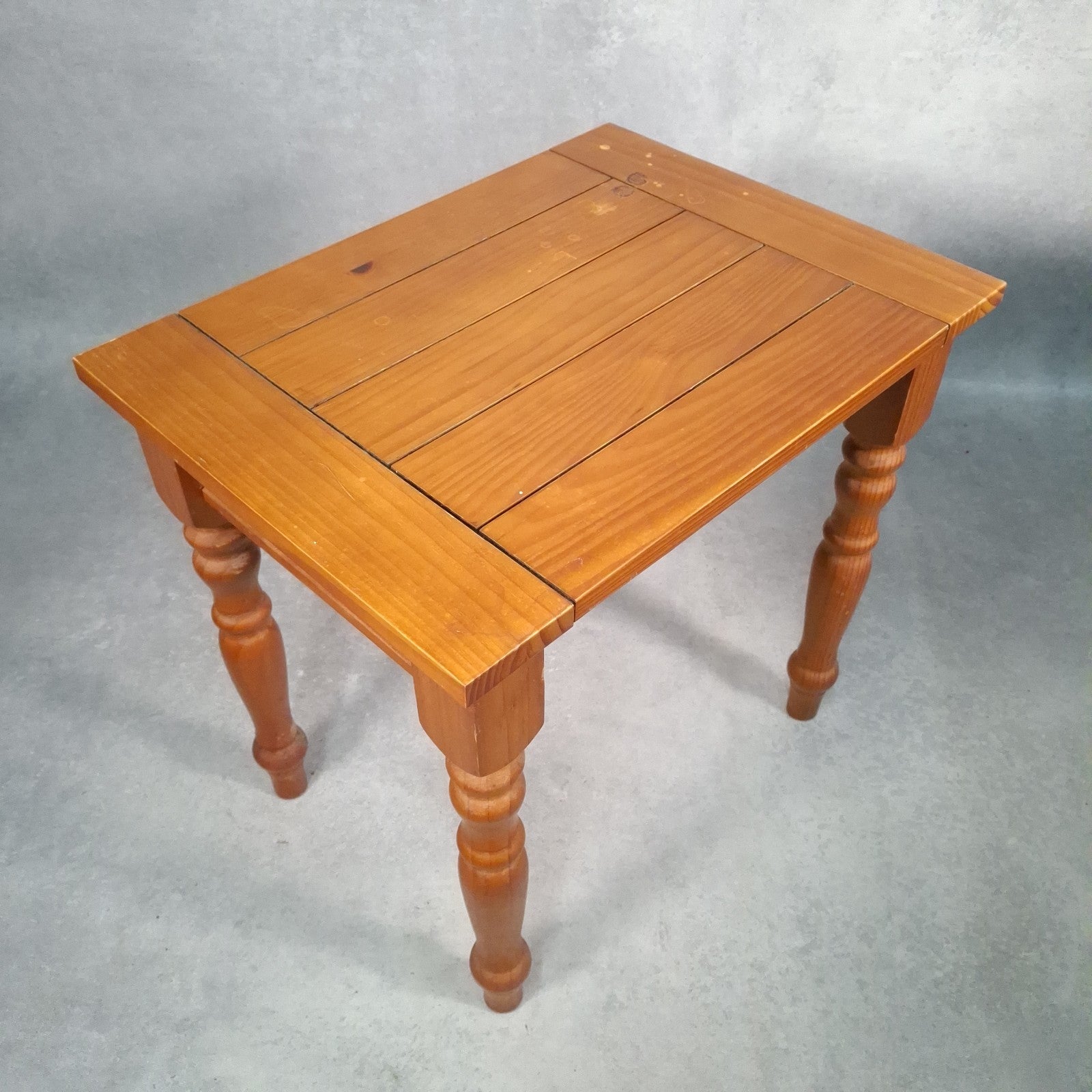 Vintage Solid Pine Nest of 3 Tables Rustic Farmhouse Country Turned Legs