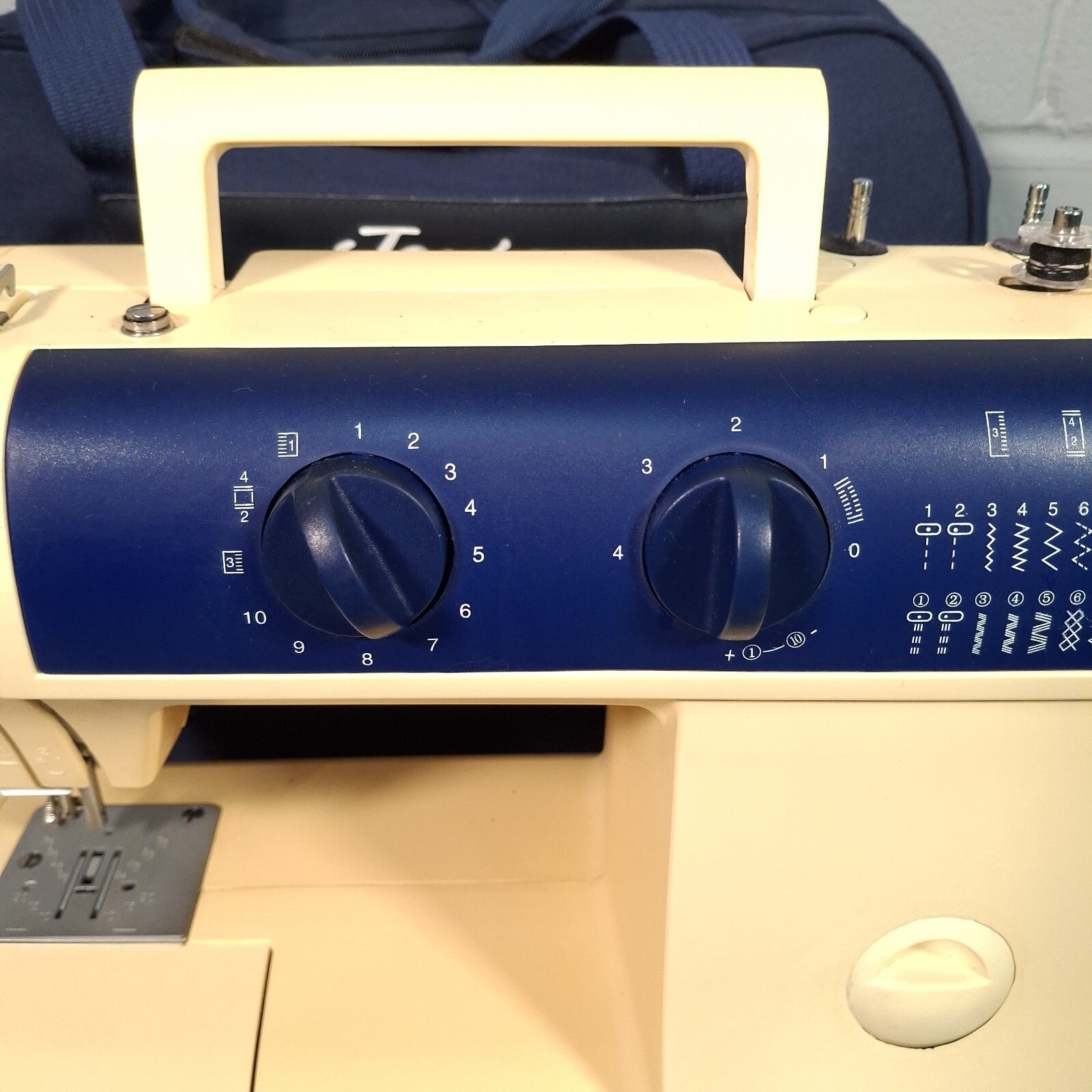 Joys PF-1400 Sewing Machine With Pedal, Instructions & Carry Bag