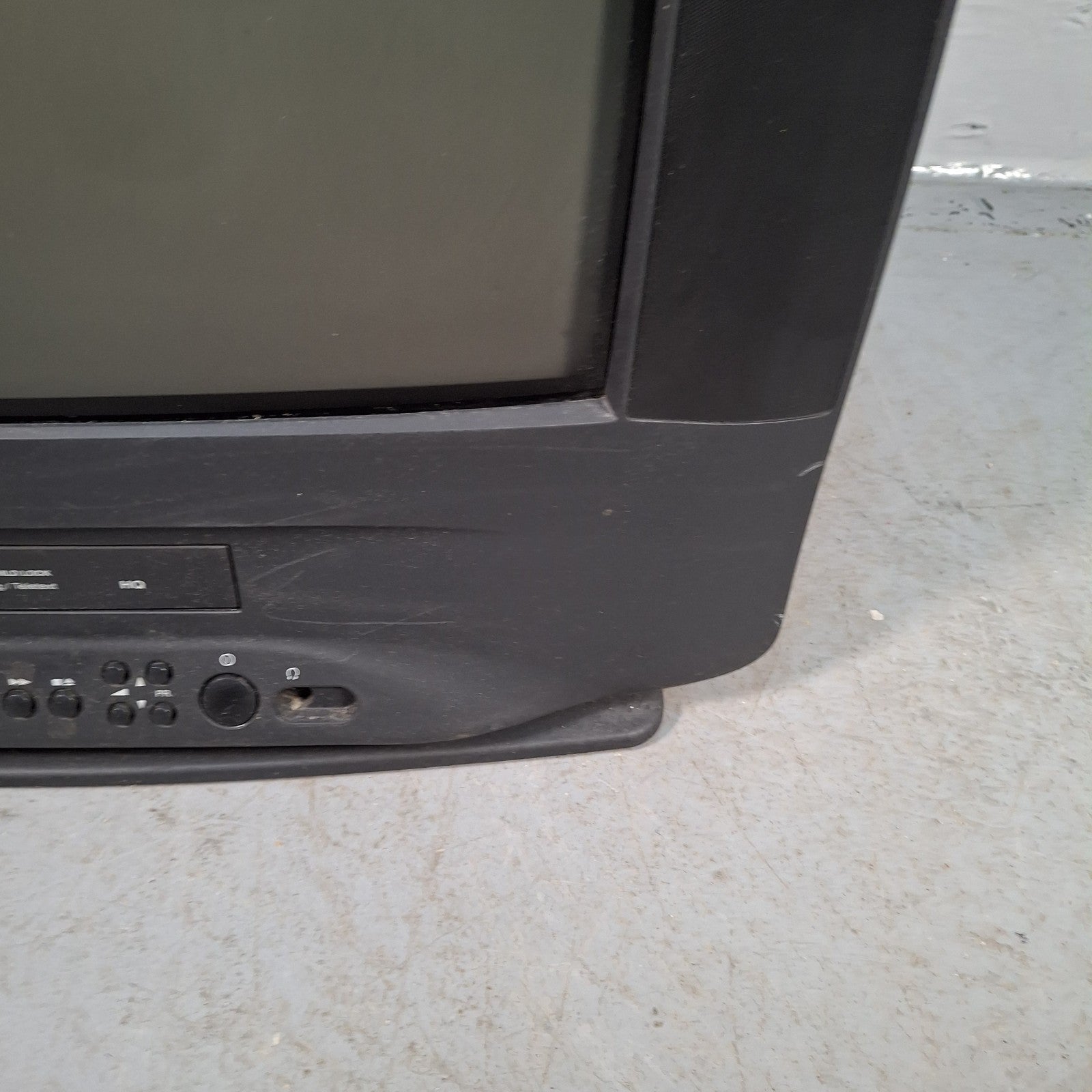 Daewoo GB21F1T2 21” CRT 21” TV for Spares or Repair Retro Gaming Display Prop