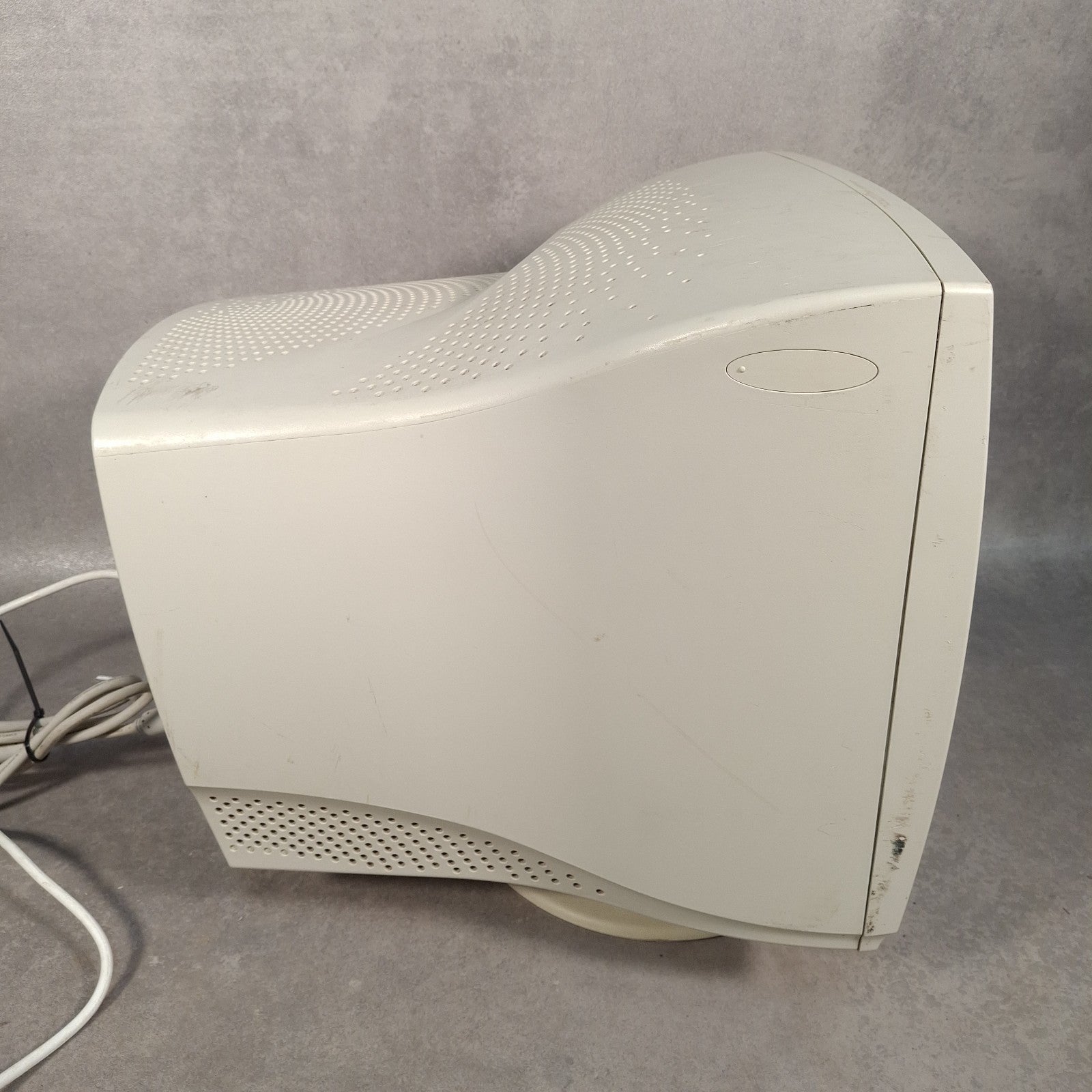 RM RM700-A 17" CRT VGA Monitor | Beige | 2001 | Retro PC & Vintage Gaming Display