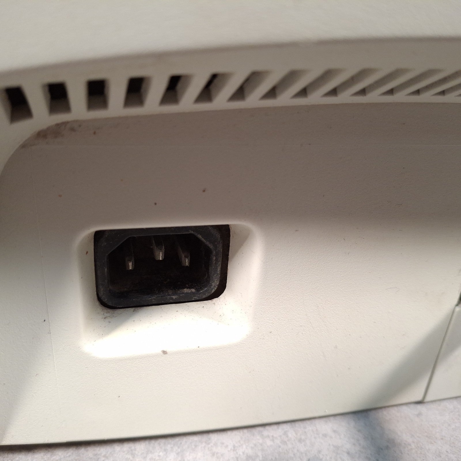 RM RM700-A 17" CRT VGA Monitor | Beige | c.Early 2000s | Faulty / For Parts | Retro Vintage PC