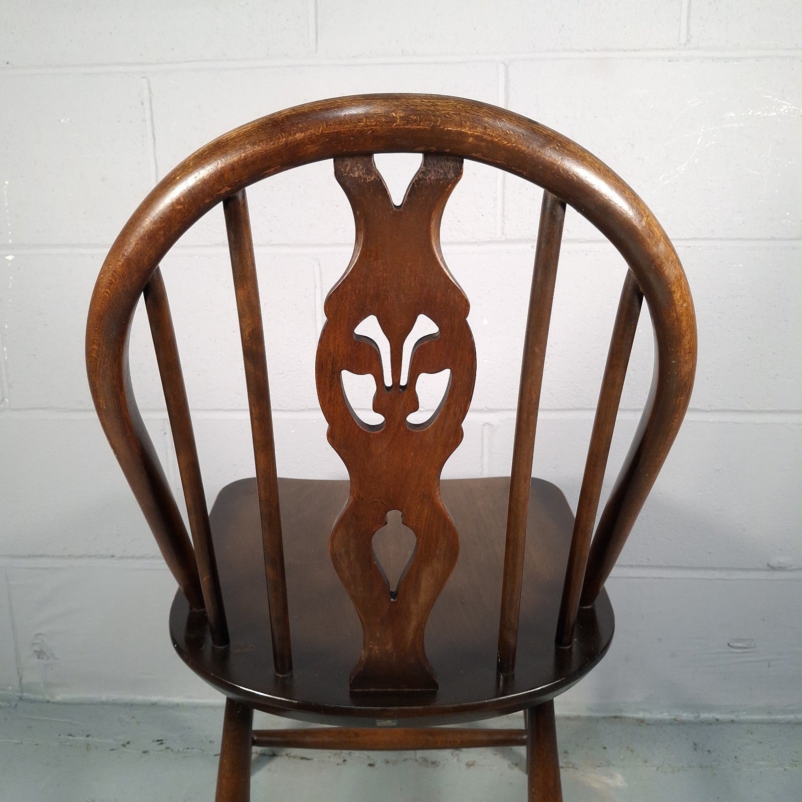 Ercol Blue Label Fleur De Lys Windsor Dining Kitchen Farmhouse Rustic Chair Prop