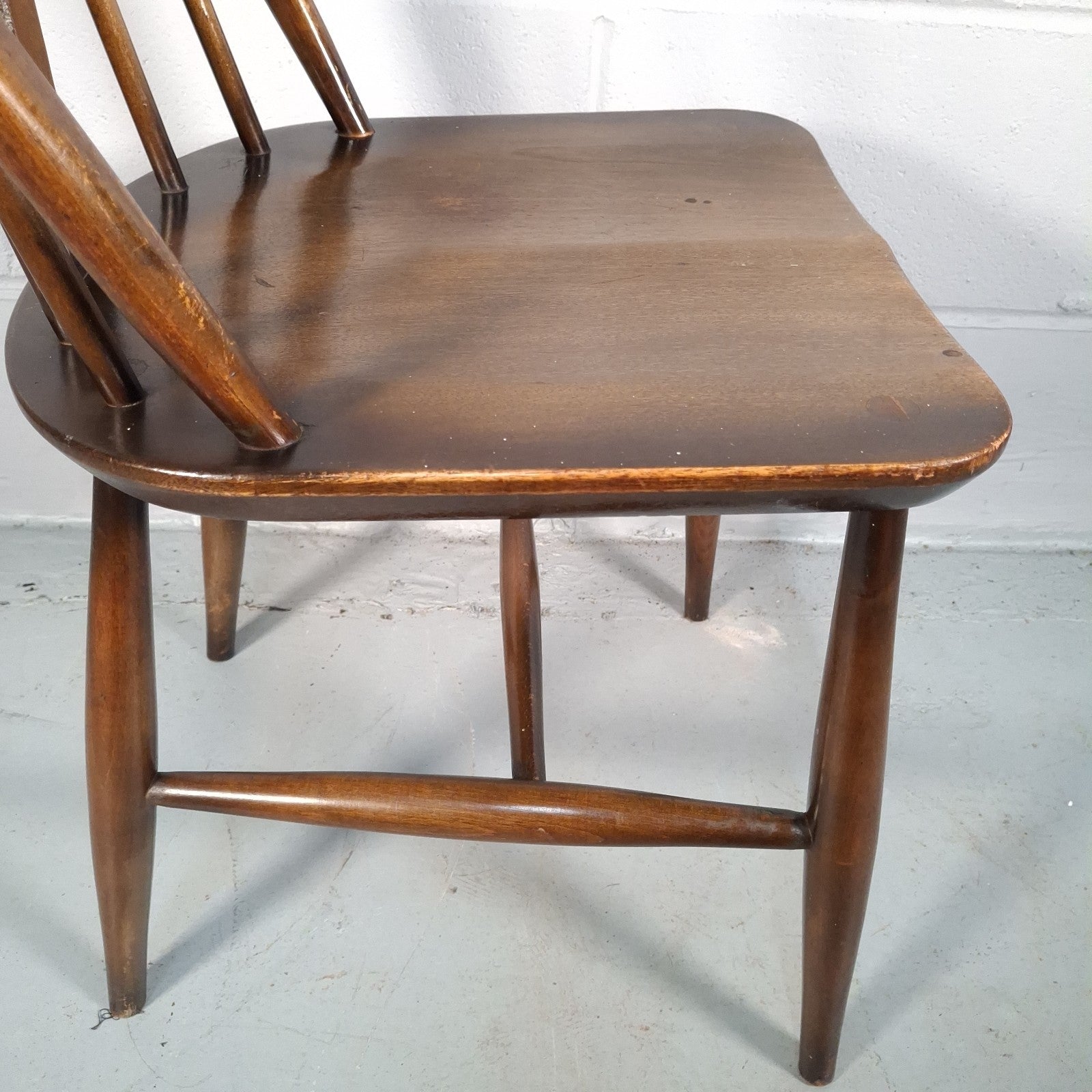 Ercol Blue Label Fleur De Lys Windsor Dining Kitchen Farmhouse Rustic Chair Prop
