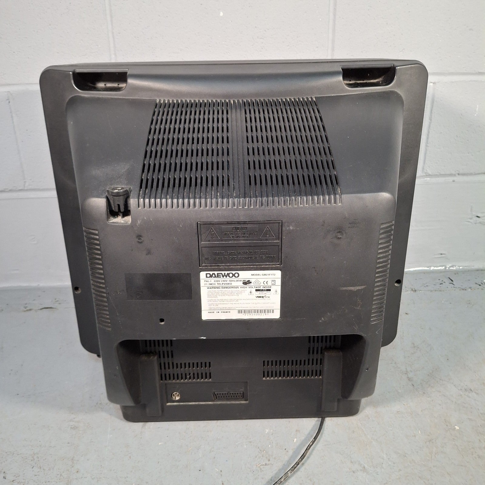 Daewoo GB21F1T2 21” CRT 21” TV for Spares or Repair Retro Gaming Display Prop