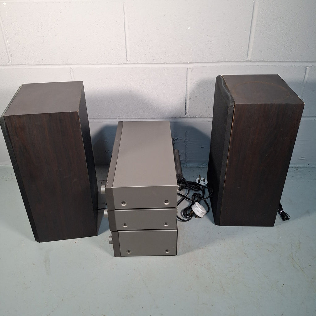 Sanyo Hi-Fi System 222 Tuner Amp Cassette Deck & Speakers — Cassette Deck Faulty