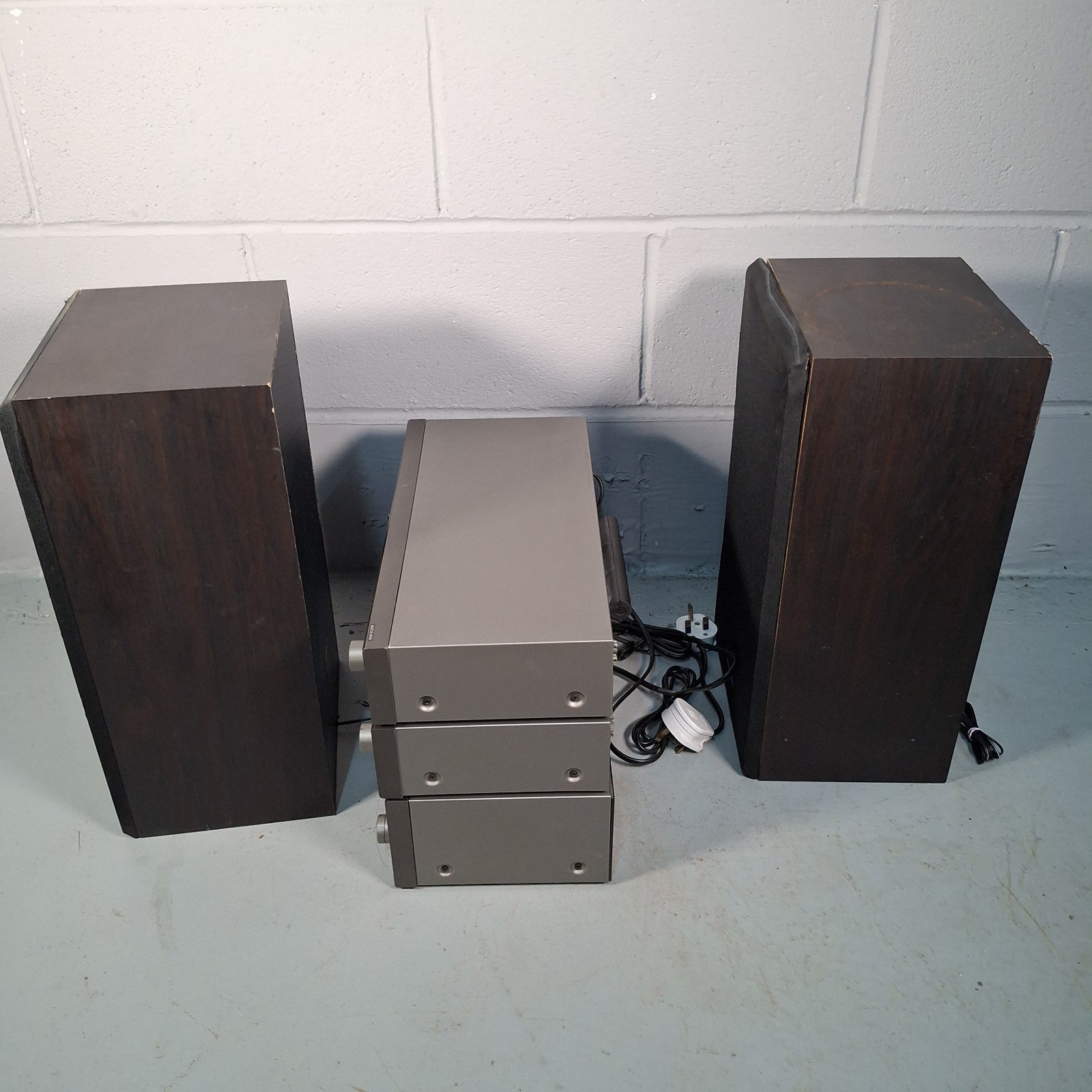 Sanyo Hi-Fi System 222 Tuner Amp Cassette Deck & Speakers — Cassette Deck Faulty