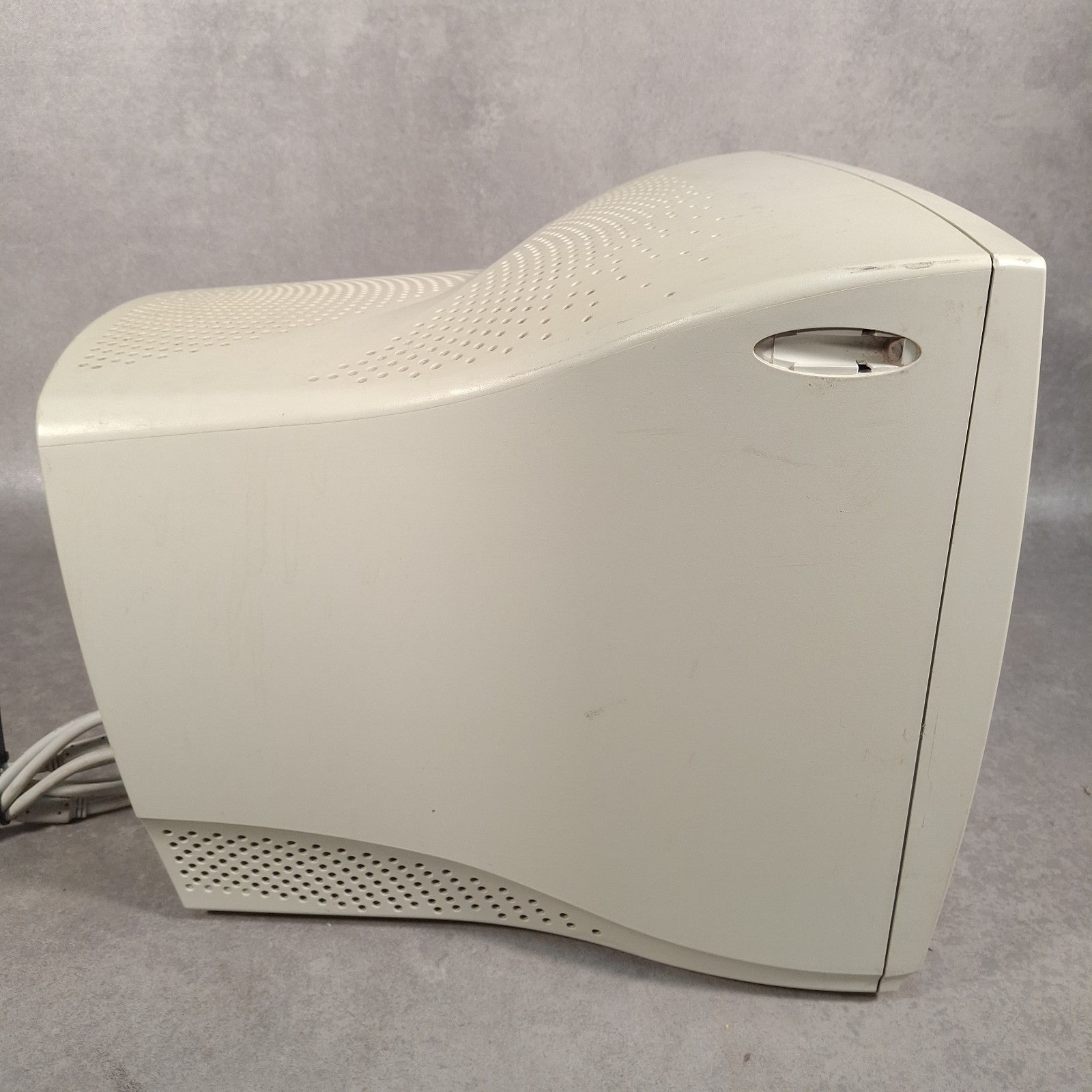 RM RM700-A 17" CRT Monitor | VGA | Beige | No Stand | Retro PC & Gaming | Used | Early 2000s