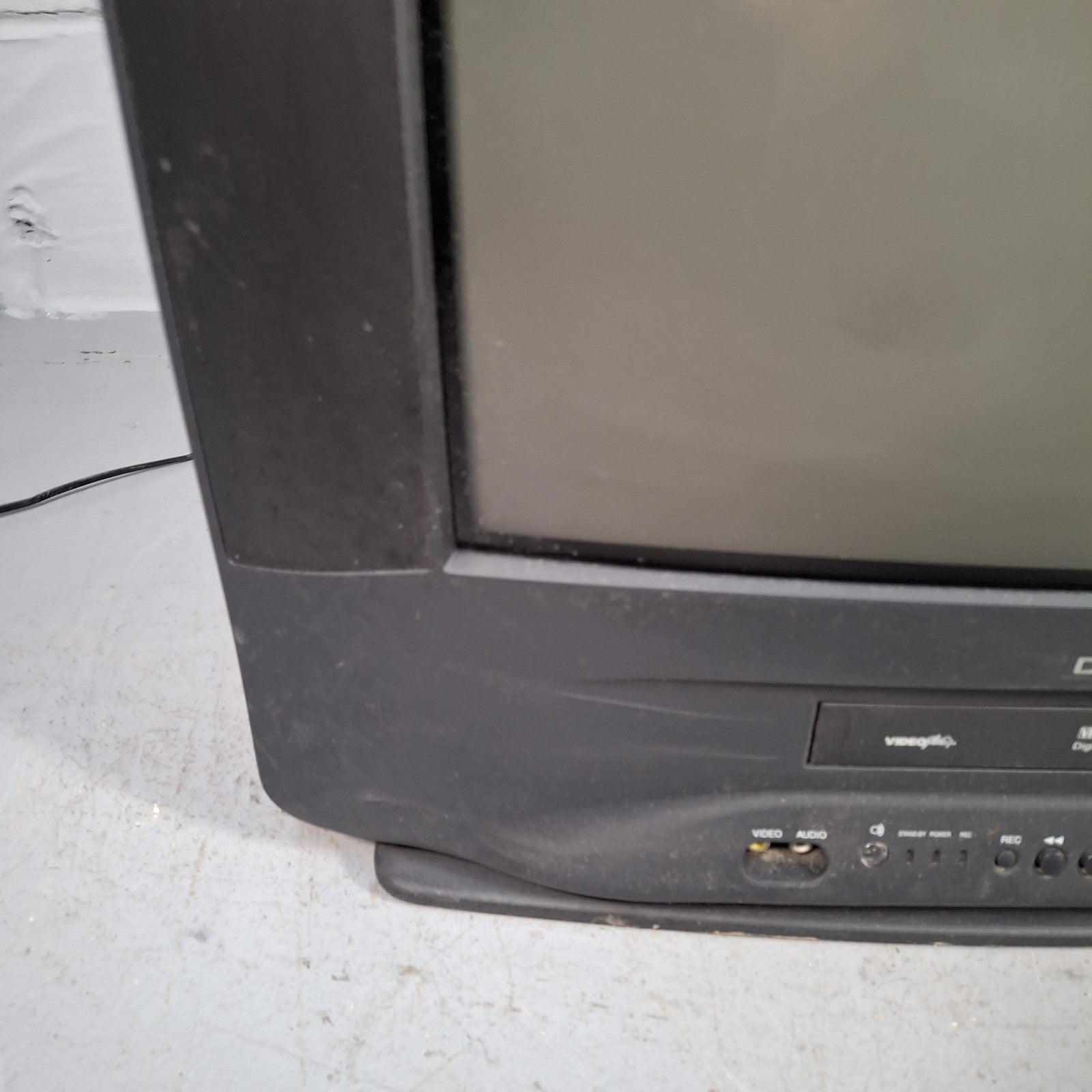 Daewoo GB21F1T2 21” CRT 21” TV for Spares or Repair Retro Gaming Display Prop