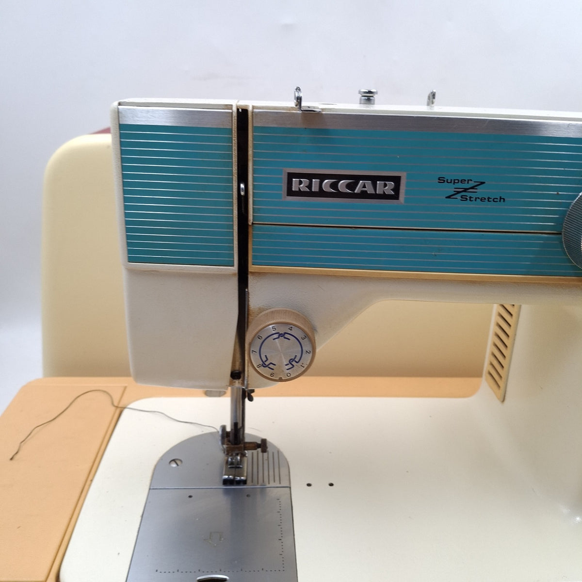 Riccar 510 Super Z Stretch Vintage Sewing Machine with Case & Foot Pedal – 1960s/70s | Used