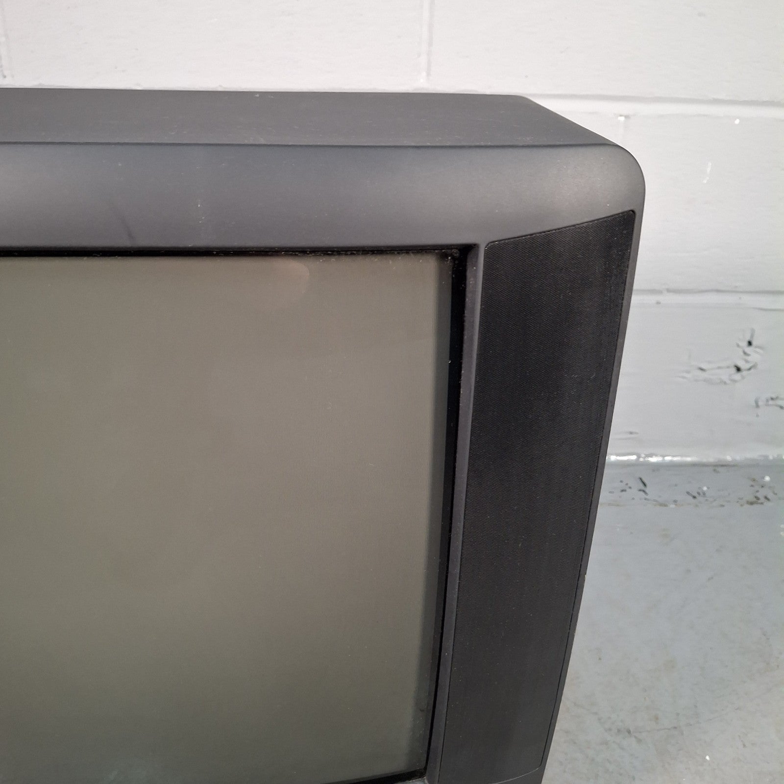 Daewoo GB21F1T2 21” CRT 21” TV for Spares or Repair Retro Gaming Display Prop