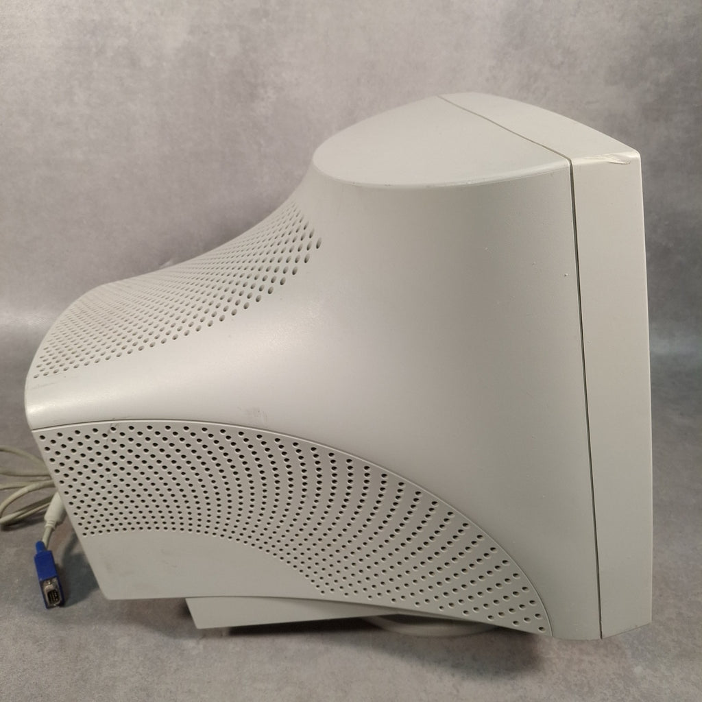 Samsung SyncMaster 753S 17" CRT VGA Monitor | 2002 | Retro PC | Used | No Power Cable