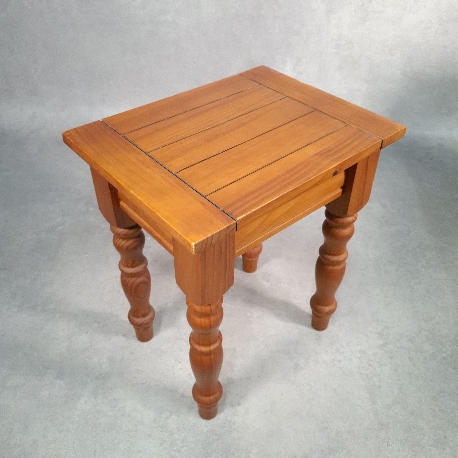 Vintage Solid Pine Nest of 3 Tables Rustic Farmhouse Country Turned Legs