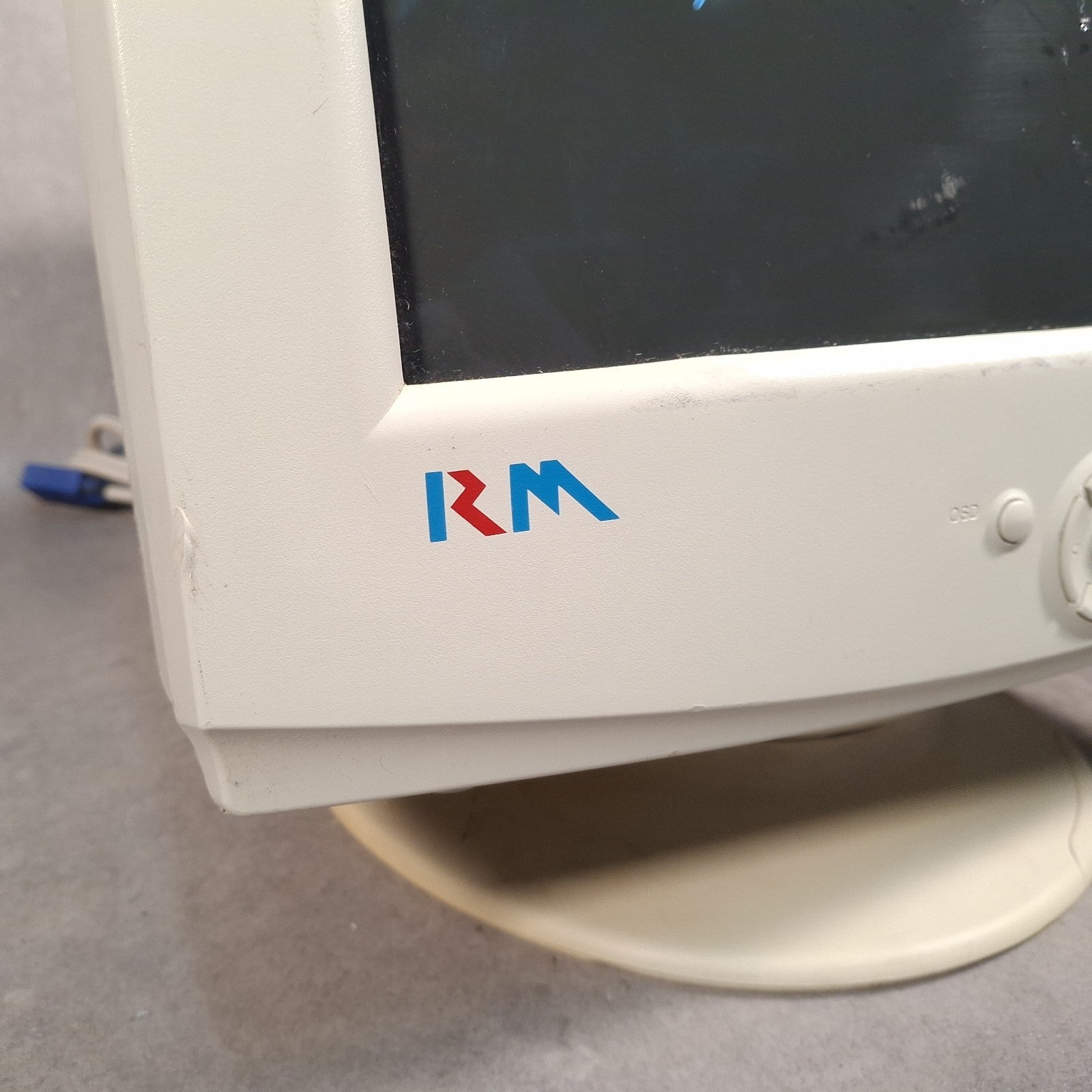RM RM700-A 17" CRT Monitor | VGA | Beige | Retro PC & Gaming | Used | Early 2000s