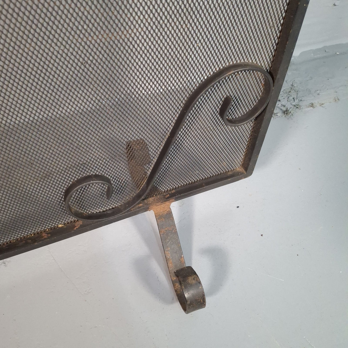 Vintage Wrought Iron Fire Spark Guard Screen with Scroll Decoration – Dark Bronze, 63cm x 58cm | Used